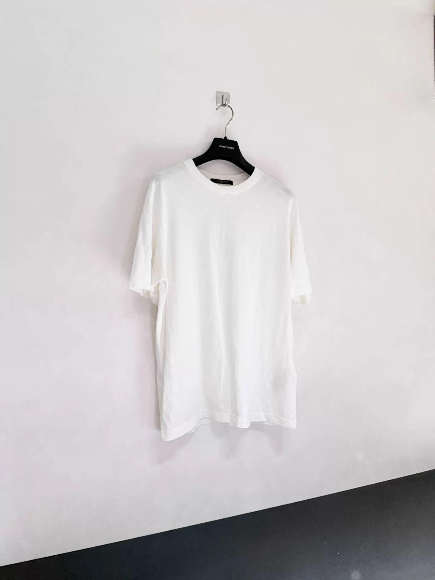 Louis Vuitton LV 25SS Old Money Embossed Cotton T - Shirt M Size US M / EU 48-50 / 2 - 1 Thumbnail