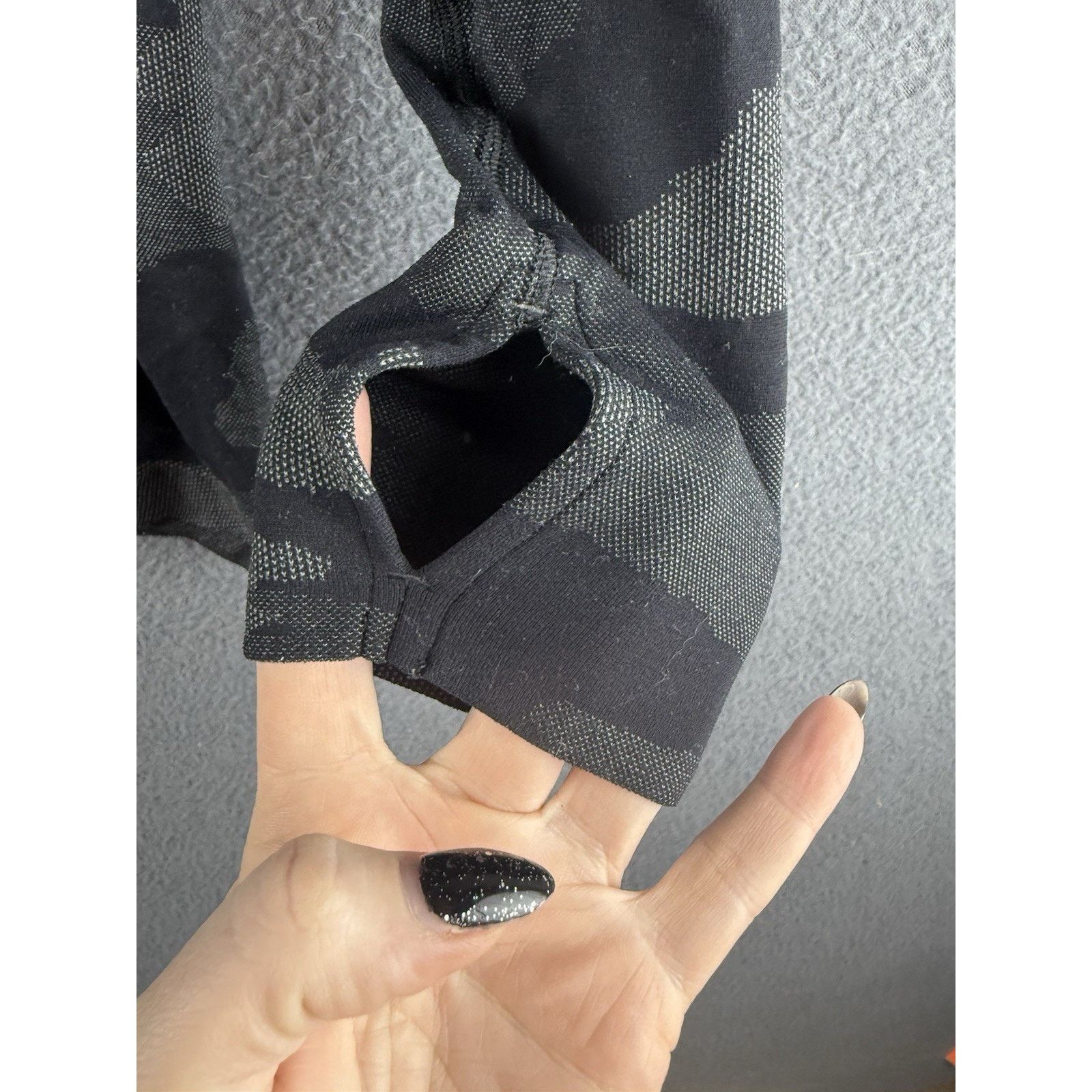 Athleta Athleta Ultimate Camo Train Top Womens Large Black Stretch Size L / US 10 / IT 46 - 2 Thumbnail