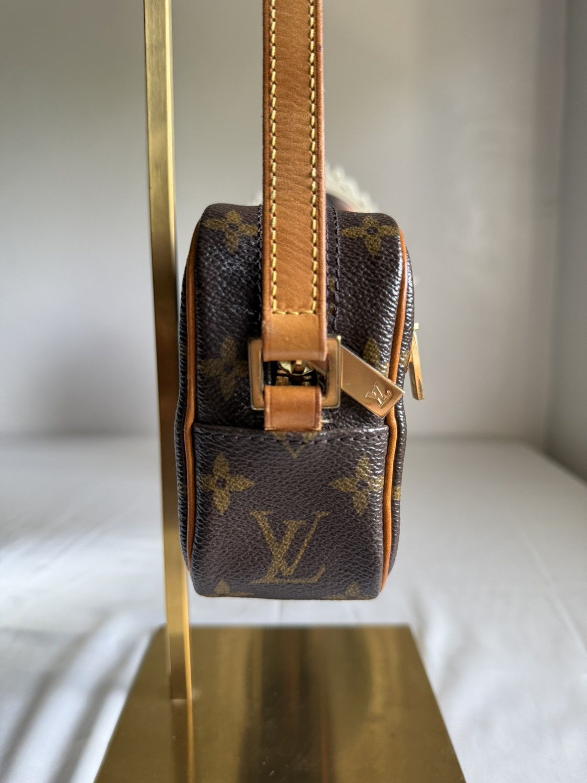 Louis Vuitton Authentic LOUIS VUITTON Cité PM Brown Monogram Shoulder Bag Size ONE SIZE - 23 Thumbnail