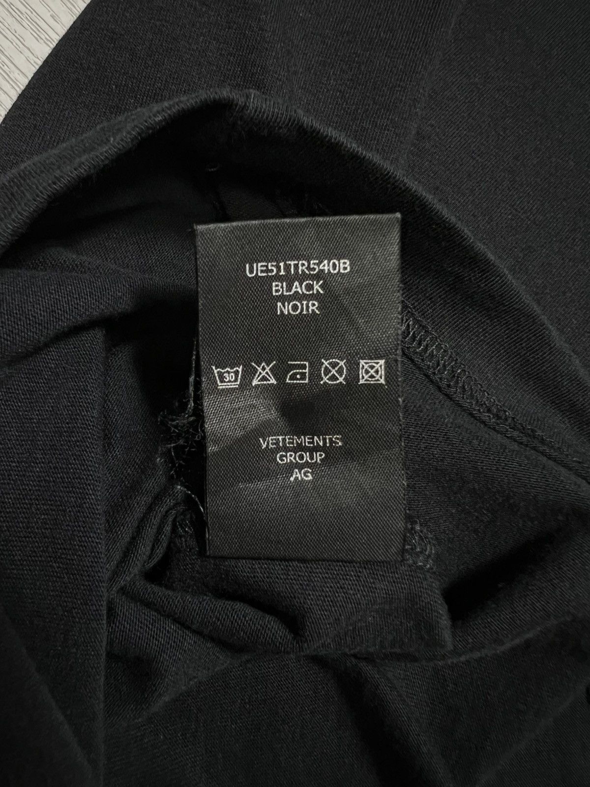 Vetements Vetements - Logo Patch Oversized T-Shirt Size US S / EU 44-46 / 1 - 12 Thumbnail