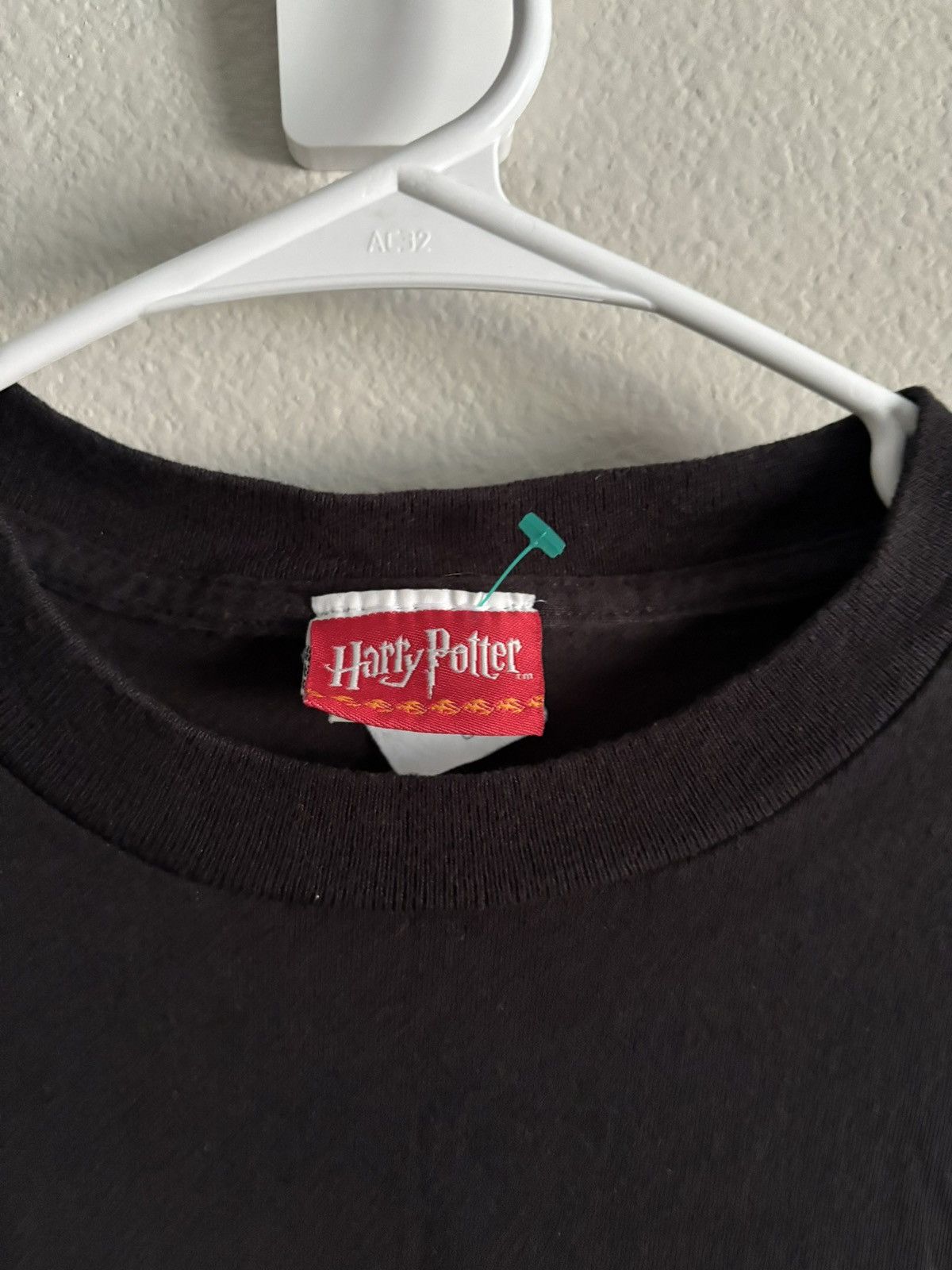 Vintage Vintage 2005 Harry Potter Crest Tee Size US L / EU 52-54 / 3 - 3 Thumbnail