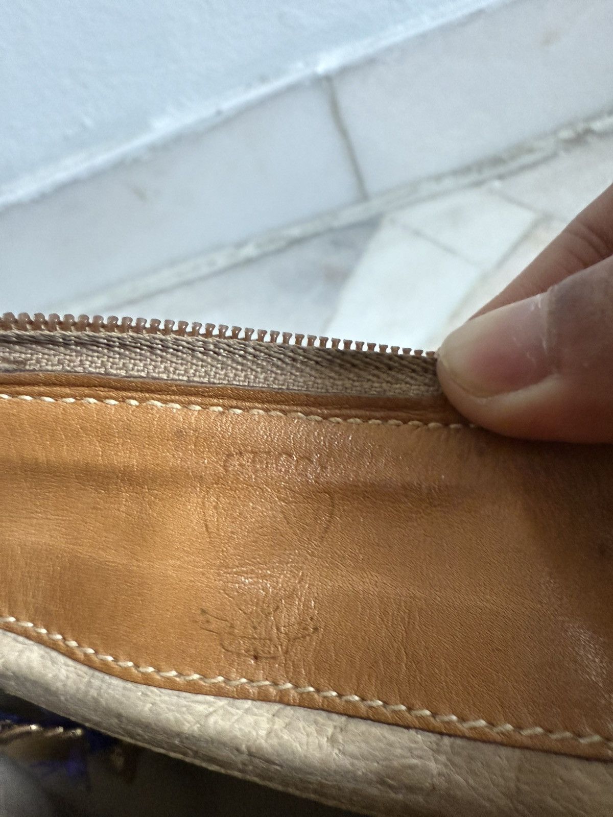 Gucci Vintage 90s Gucci Micro GG Supreme shoulder bag in beige PVC Size ONE SIZE - 11 Thumbnail