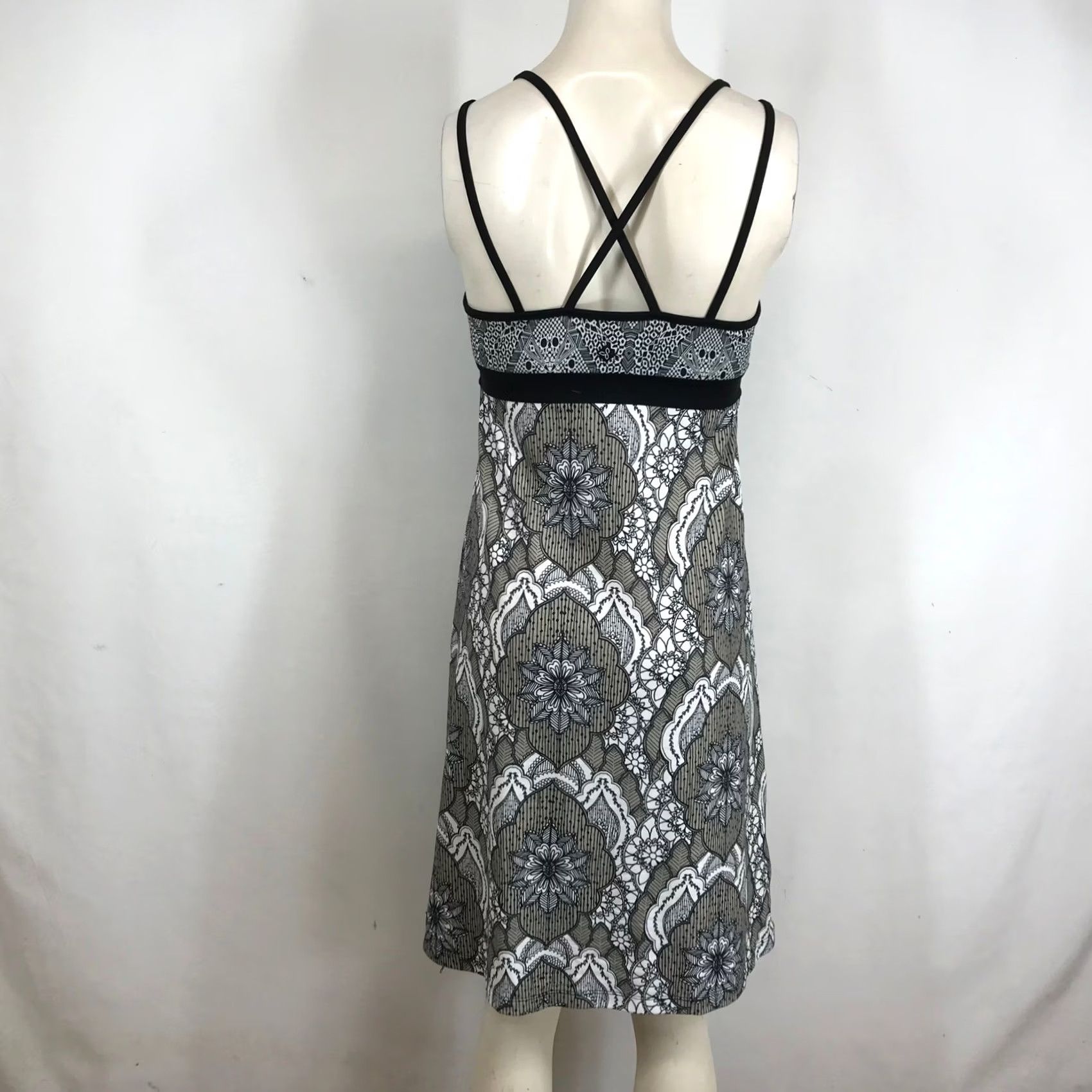Prana prAna Mandala Print Athletic Dress Black Grey XS Built-in Bra Strappy Back Size XS / US 0-2 / IT 36-38 - 5 Thumbnail