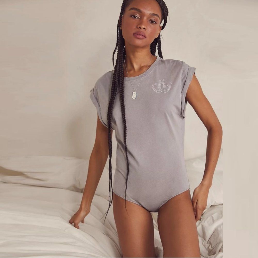 Free People NWT New $78 Free People Go-To Graphic Grey Bodysuit Size S Size S / US 4 / IT 40 - 1 Thumbnail
