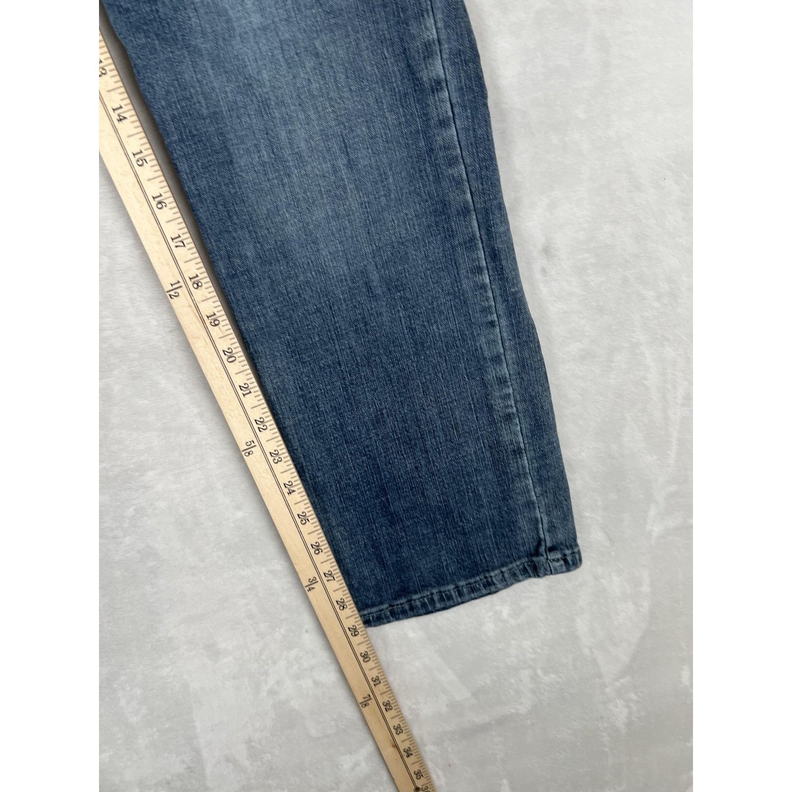 Wrangler Wrangler Straight Leg Jeans Women's 15 Blue Medium Wash Regu Size 34" / US 12 / IT 48 - 4 Thumbnail