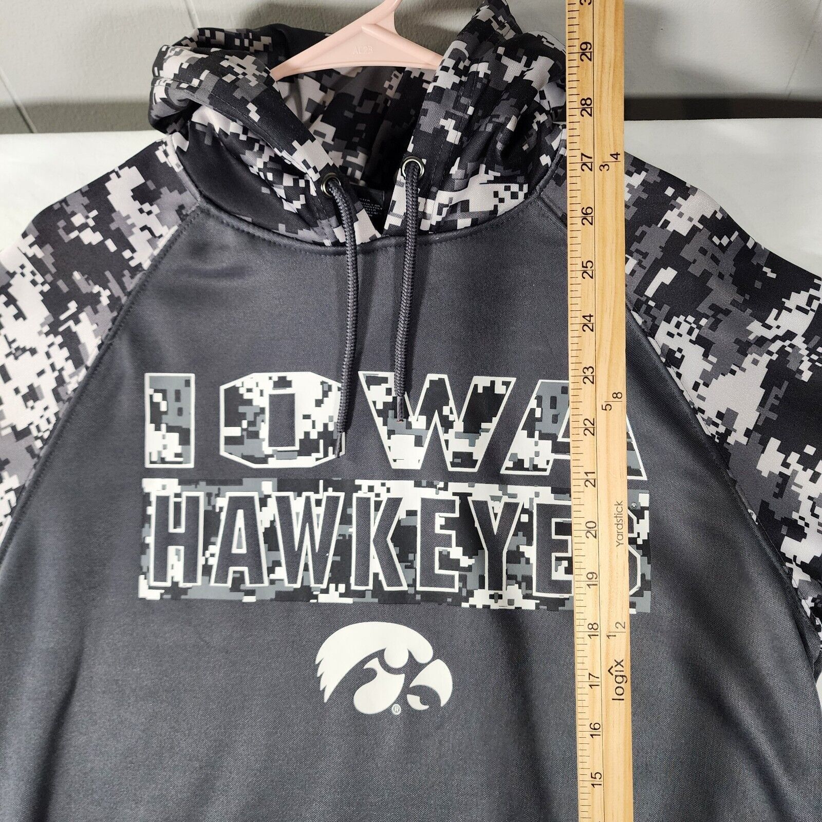 Colosseum Athletics Iowa Hawkeyes Digi Camo Hoodie Flag OHT Pullover Sz M Size US M / EU 48-50 / 2 - 7 Thumbnail