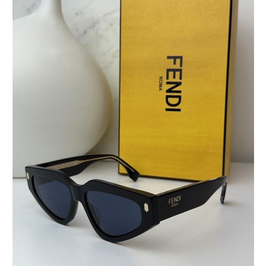 Fendi NEW Fendi FE40163U Black Cat Eye Sunglasses Size ONE SIZE - 1 Thumbnail