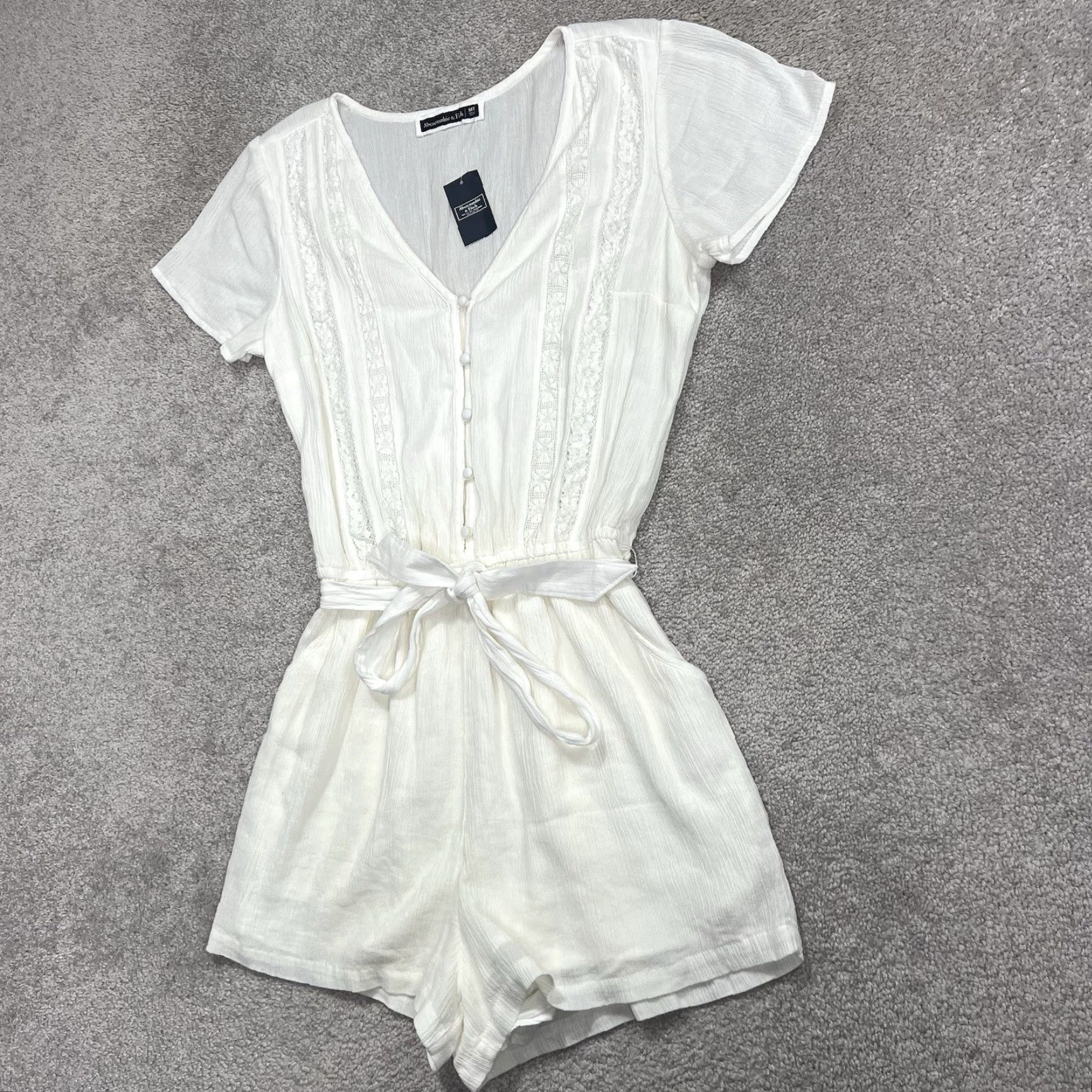 Abercrombie & Fitch Abercrombie & Fitch Romper Women MT Medium Tall White Floral Embroidered Cotton Blend Pockets NWT Flaw Size 32" / US 10 / IT 46 - 2 Thumbnail