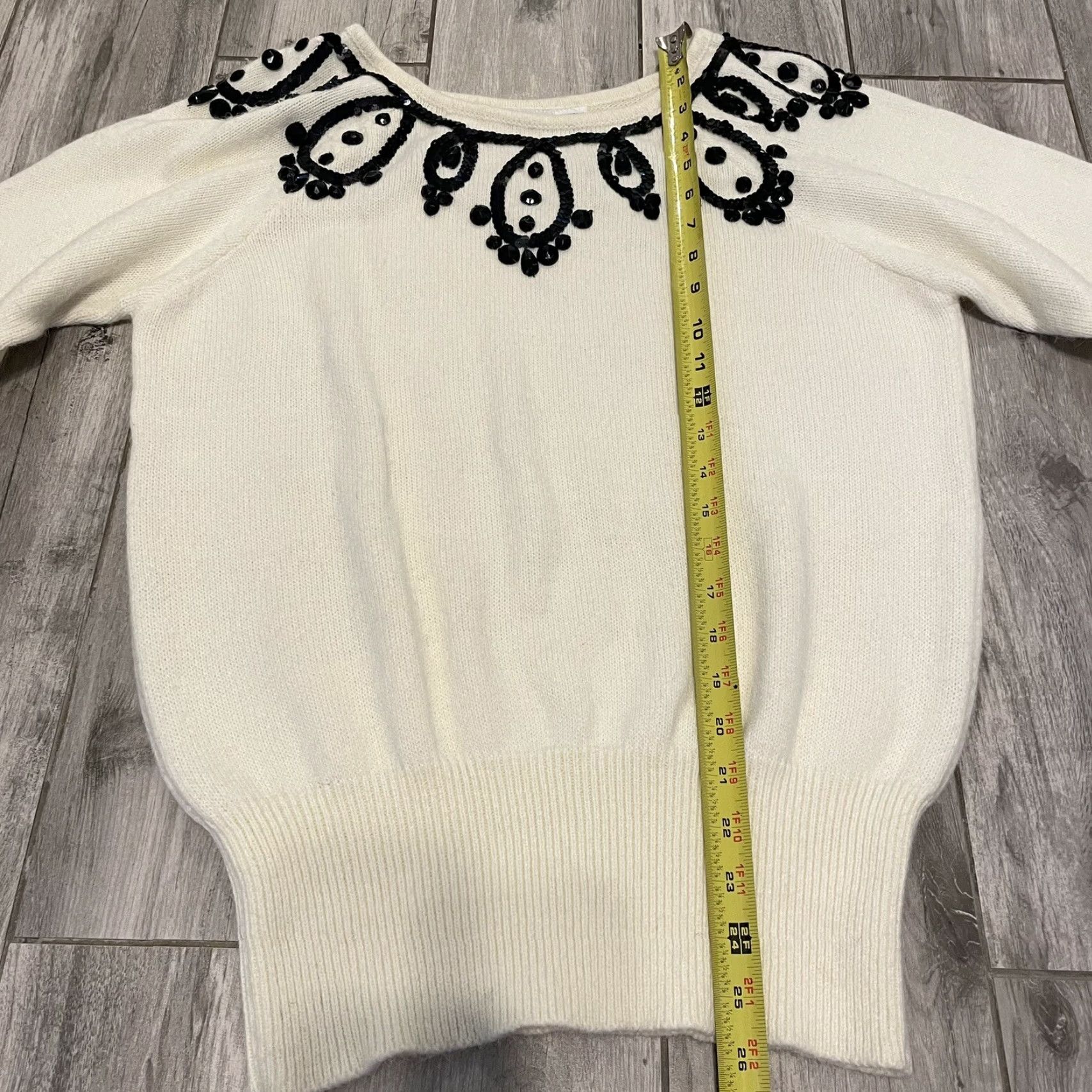 Liz Claiborne VINTAGE Liz Claiborne Sweater Women Small White Angora Beaded Sequins 90s Scoop Neck Dolman Sleeve Pullover Size S / US 4 / IT 40 - 5 Thumbnail