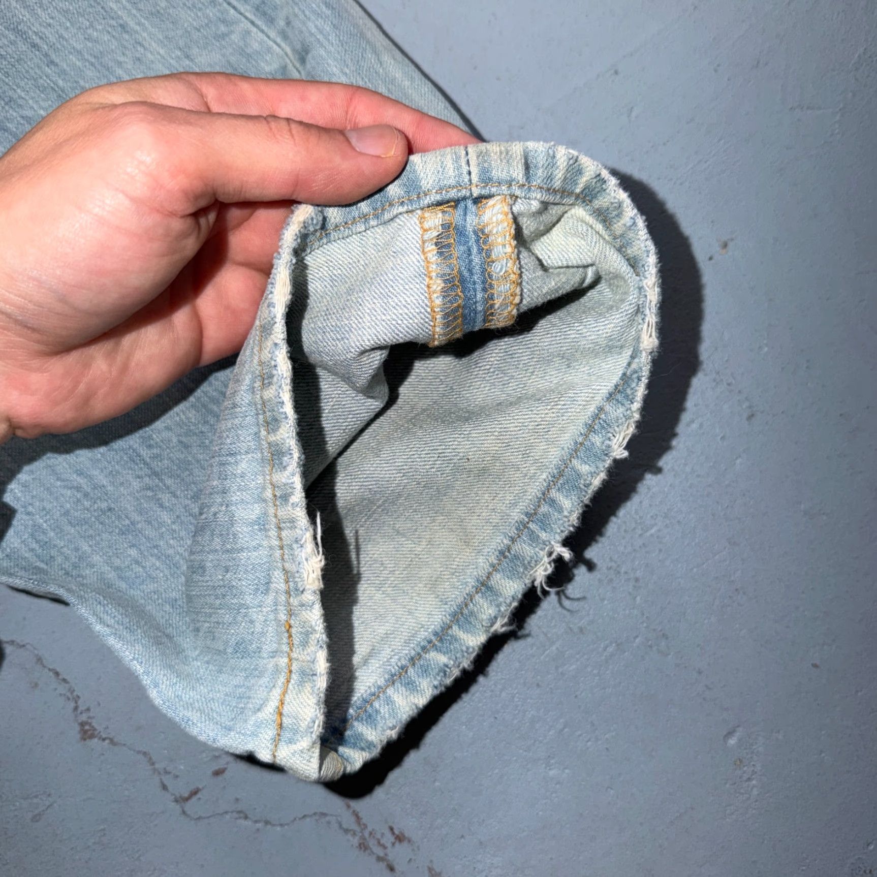 Levi's VINTAGE Levi's 501 Jeans Straight Leg 34x32 Blue Light Wash 90s Mens Size US 34 / EU 50 - 4 Thumbnail