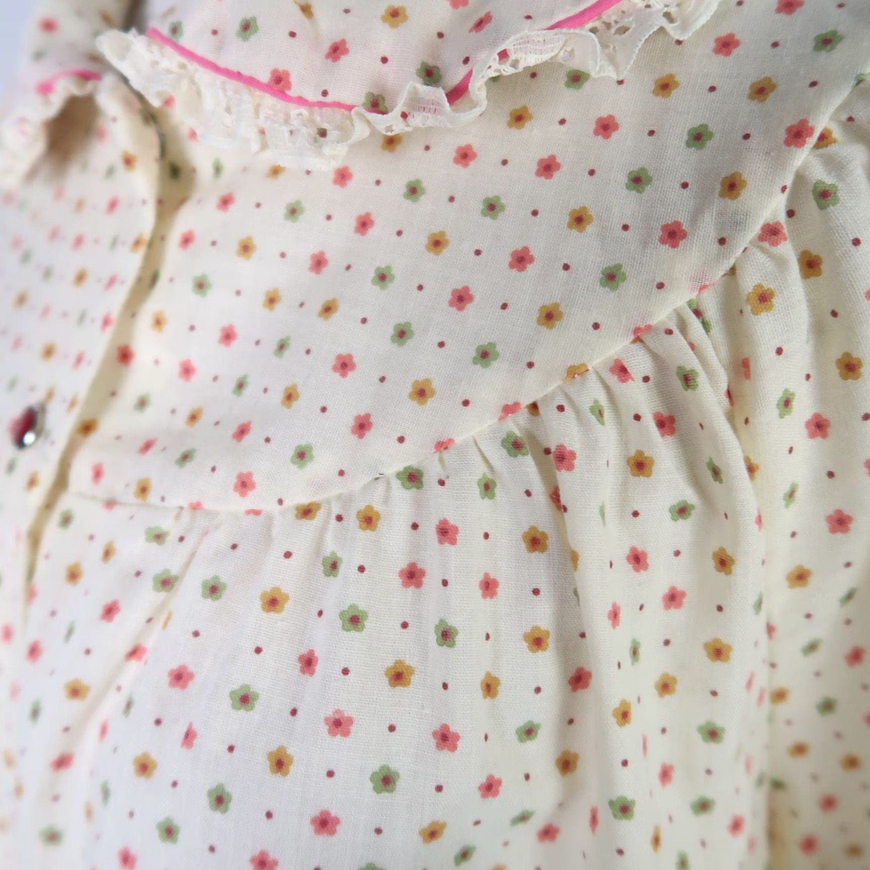 Vintage VINTAGE 70s cream and pink ditsy floral house dress nighty M Dress Women Cotton Polyester Short Sleeve Bohemian Vintage Size M / US 6-8 / IT 42-44 - 3 Thumbnail