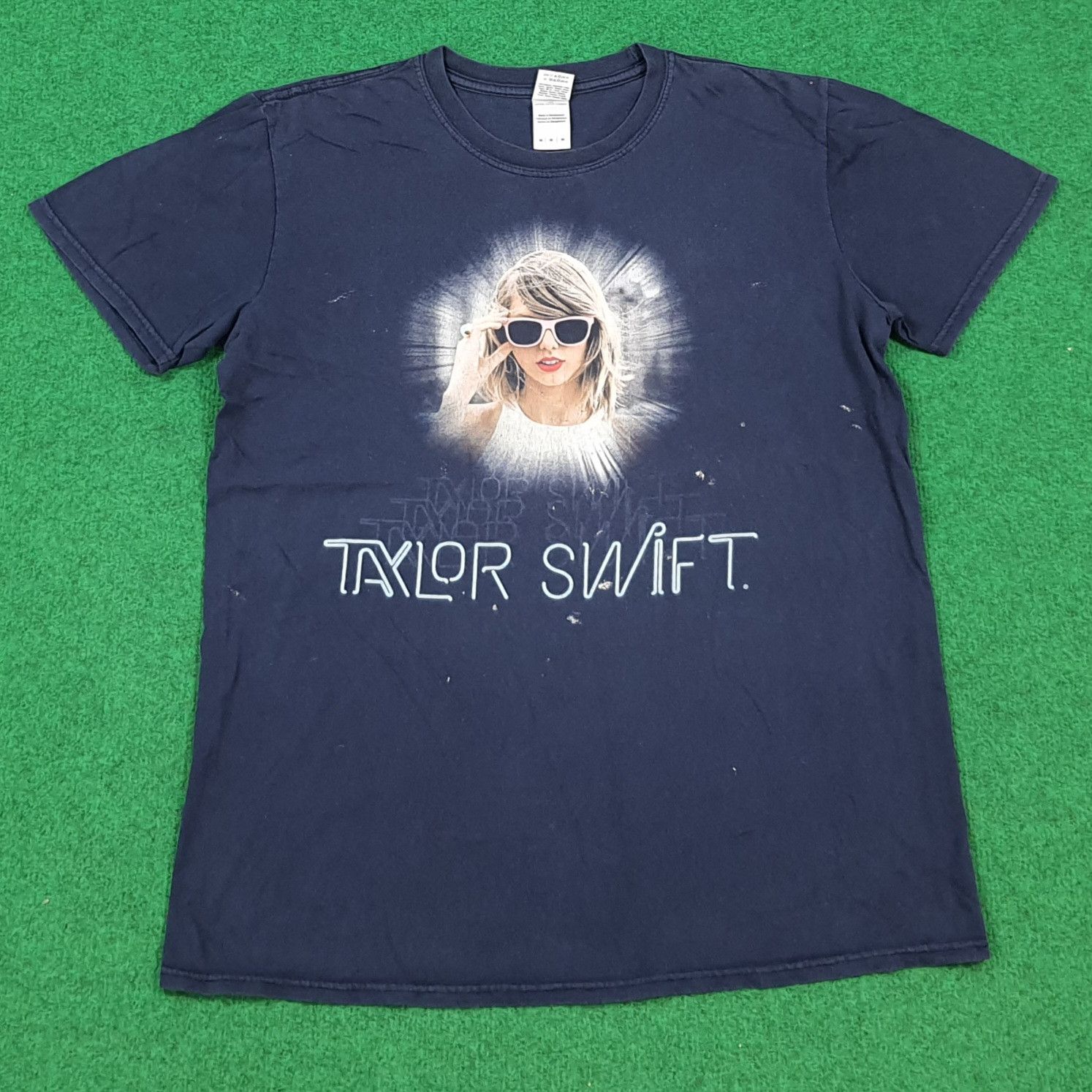 Band Tees Vintage Taylor Swift The 1989 World Tour Tshirt C301N2 Size US M / EU 48-50 / 2 - 1 Thumbnail
