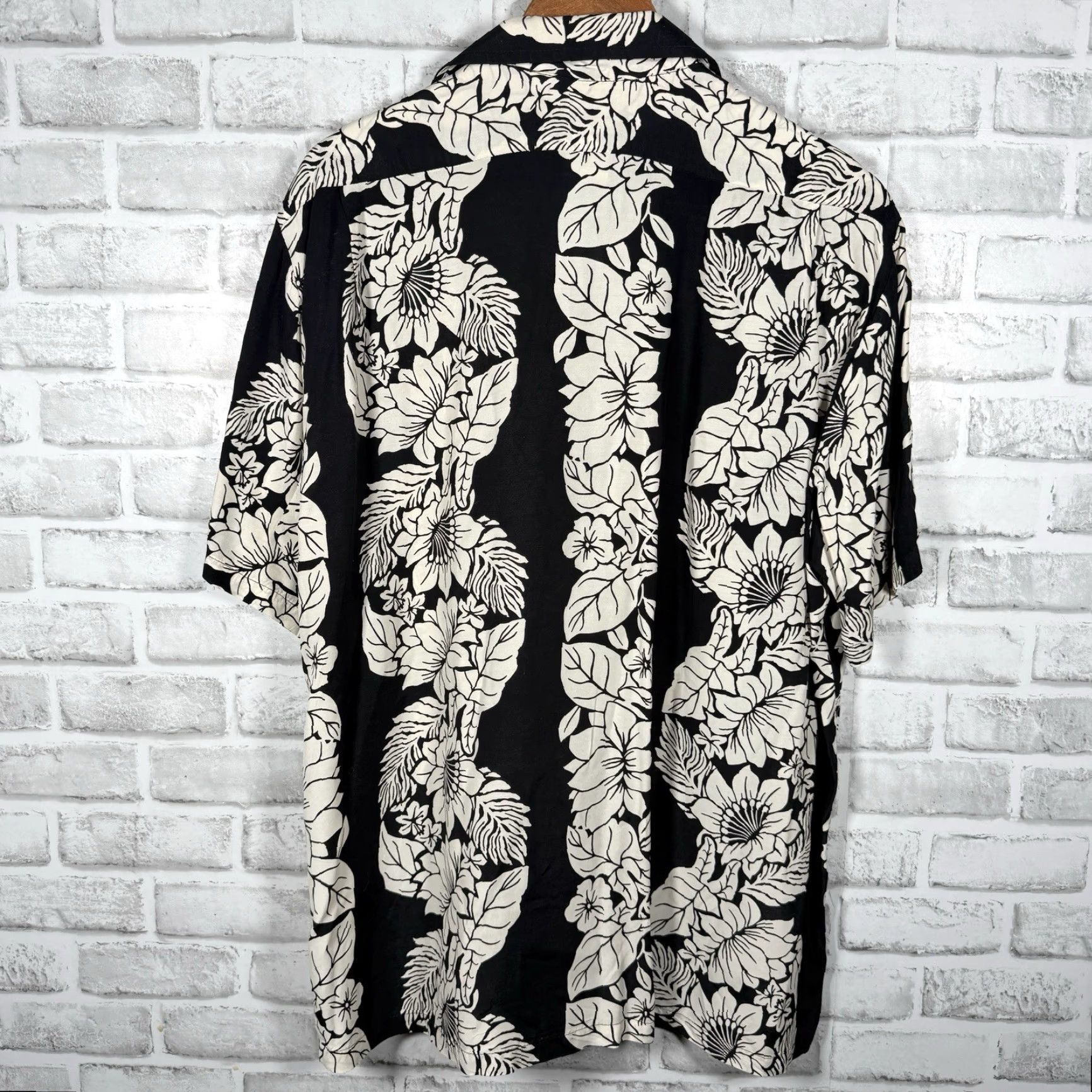 Hilo Hattie VTG Hilo Hattie Floral Print Hawaiian Style RAYON Shirt Mens Size L Multicolor Button-Up Short Sleeve Size US L / EU 52-54 / 3 - 5 Thumbnail