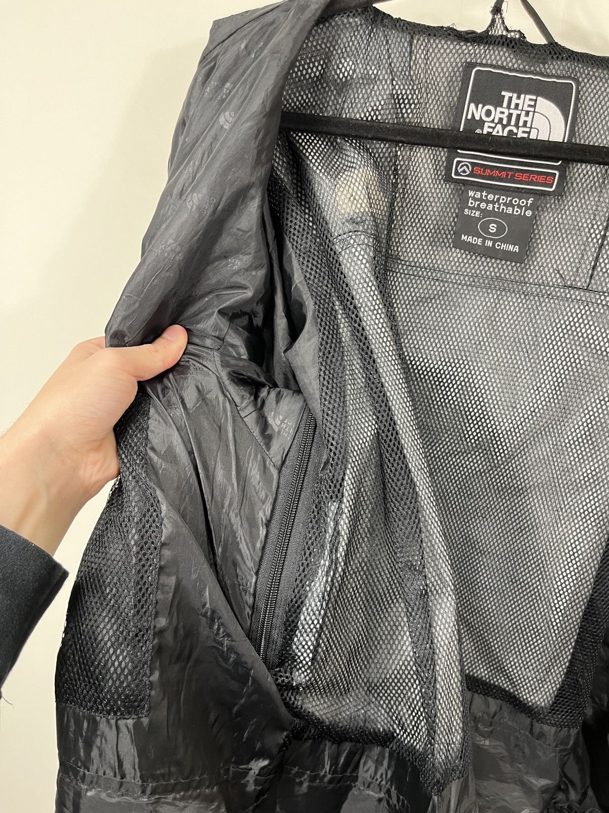 The North Face Vintage The North Face Summit Series Gore-Tex Hooded Jacket Size US S / EU 44-46 / 1 - 25 Thumbnail