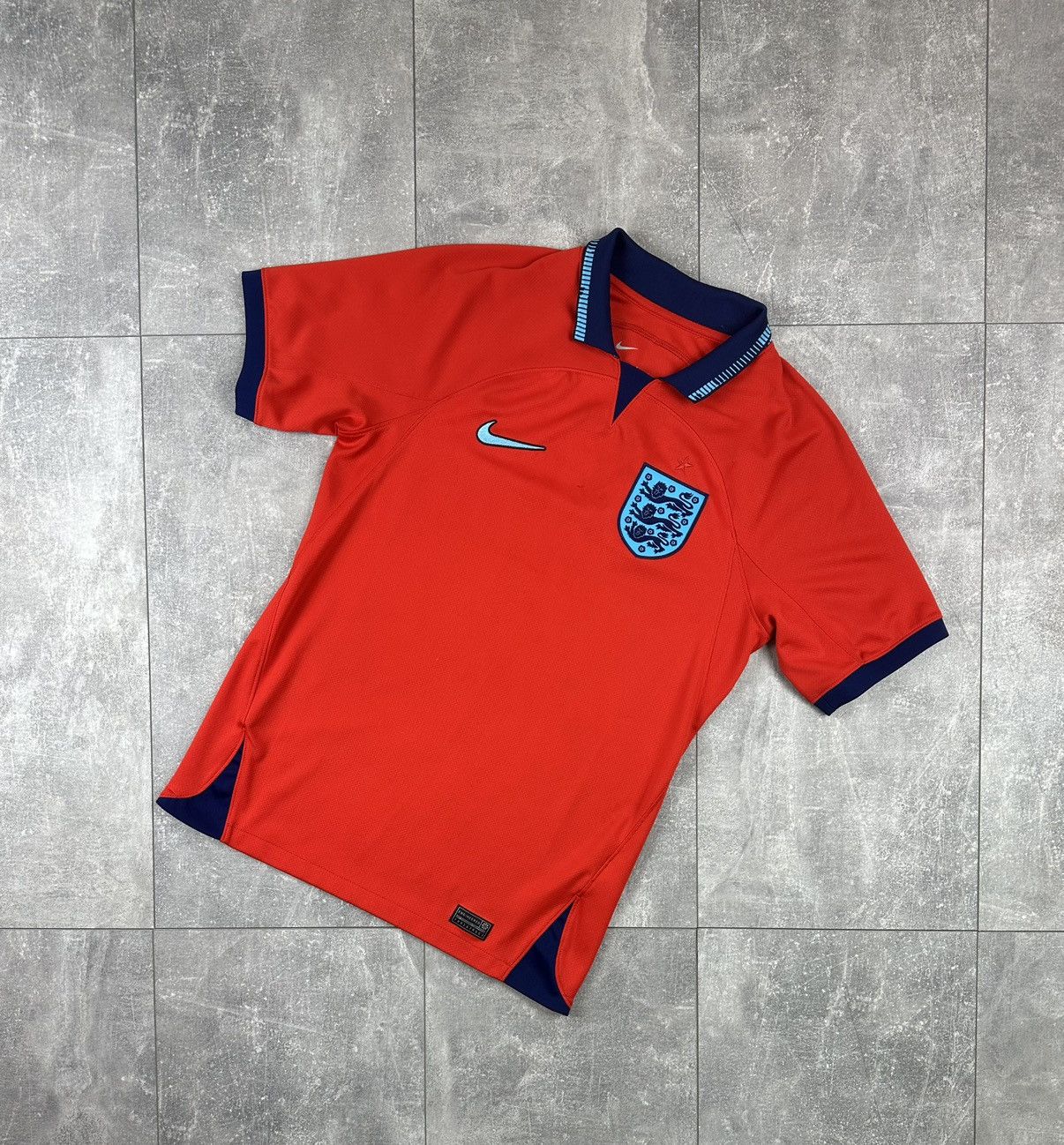 Nike Nike England 2022/23 Away Stadium Red National Team Jersey Size US S / EU 44-46 / 1 - 1 Thumbnail