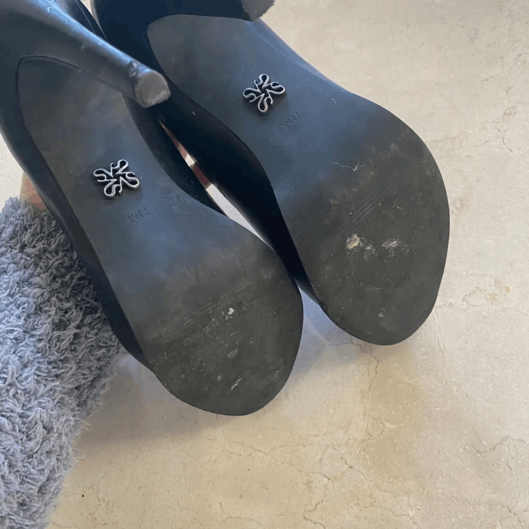 Vera Wang Simply Vera Vera Wang Black Leather Heels (Size 7.5 US) Size US 7.5 / IT 37.5 - 4 Thumbnail