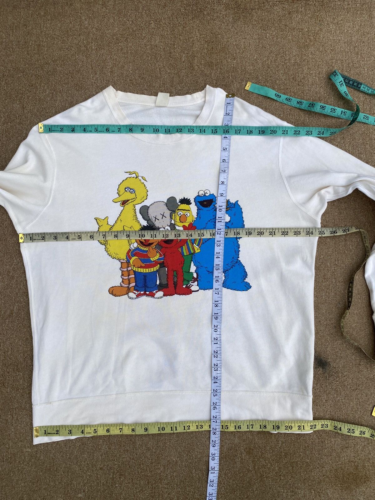 Kaws × Uniqlo Vintage uniqlo x kaw sesame street crewneck sweatshirt Size US XL / EU 56 / 4 - 14 Thumbnail