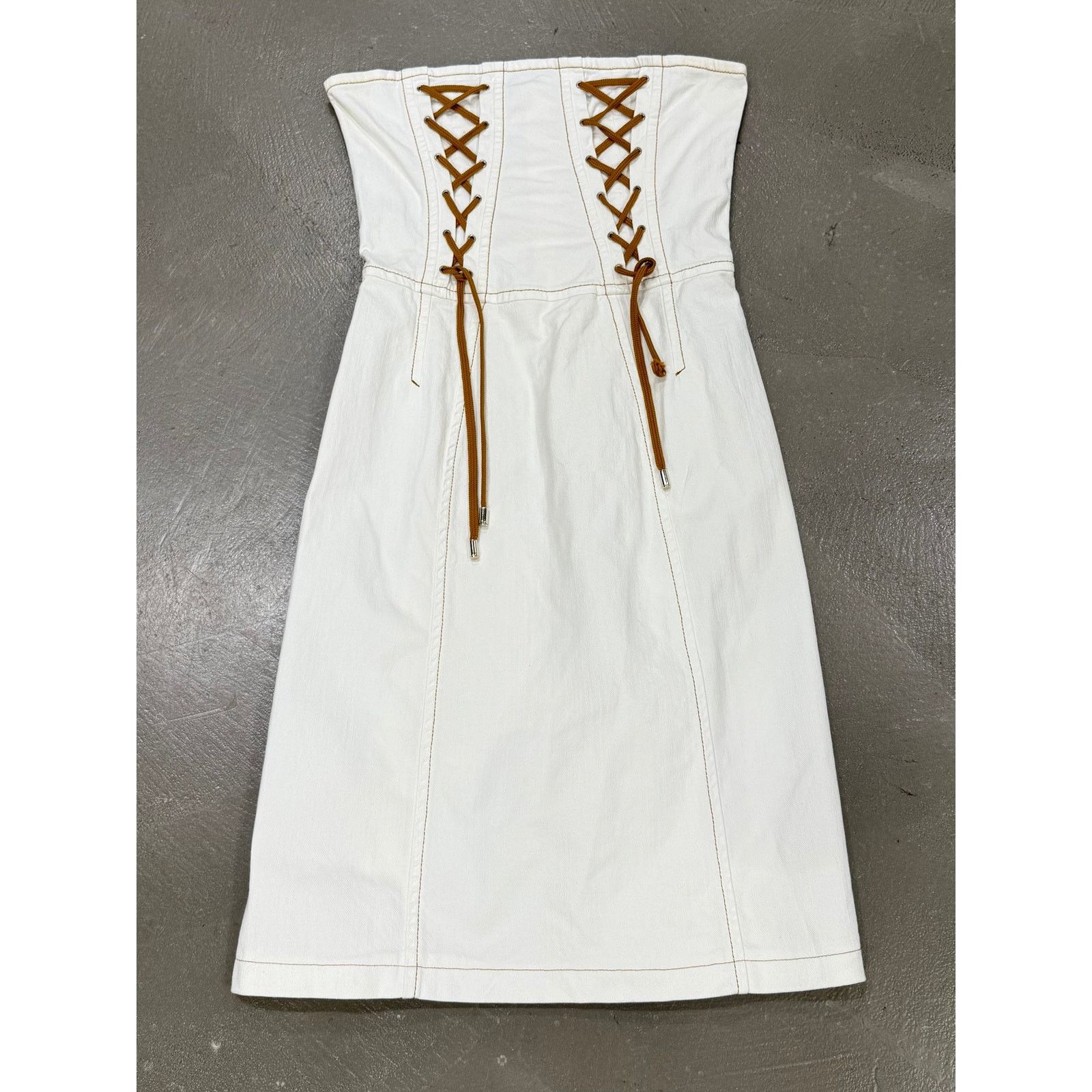 Dolce & Gabbana 2000s Dolce & Gabbana lace-up midi white dress Size M / US 6-8 / IT 42-44 - 2 Thumbnail