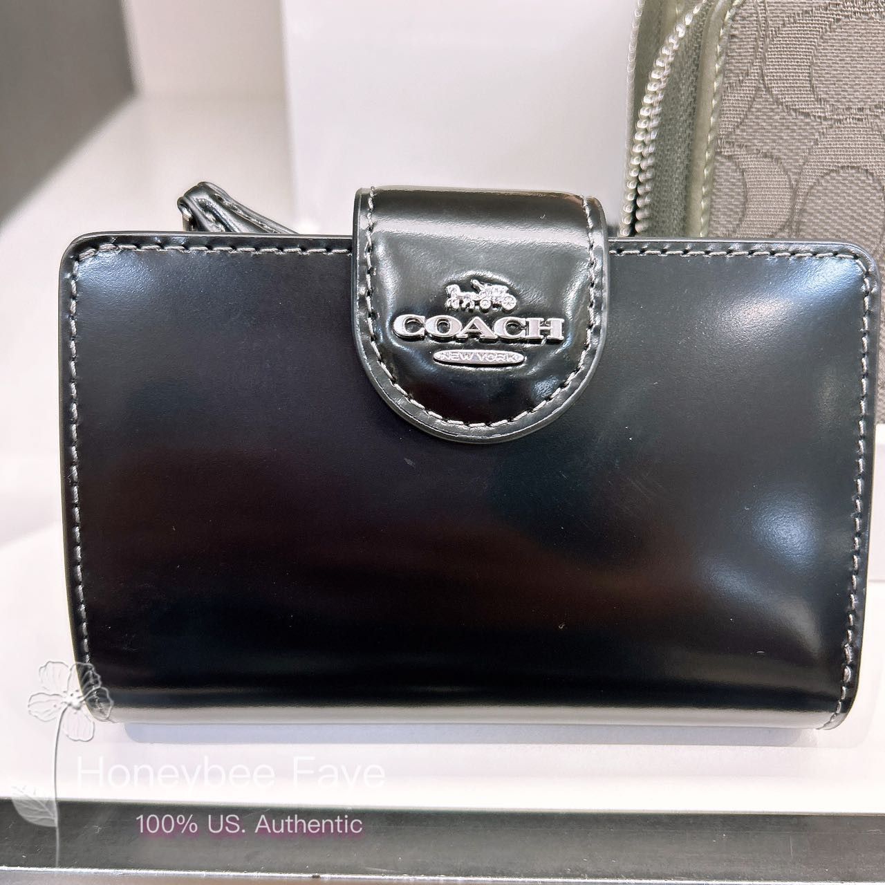 Coach Medium Corner Zip Wallet CW526 Size ONE SIZE - 1 Thumbnail