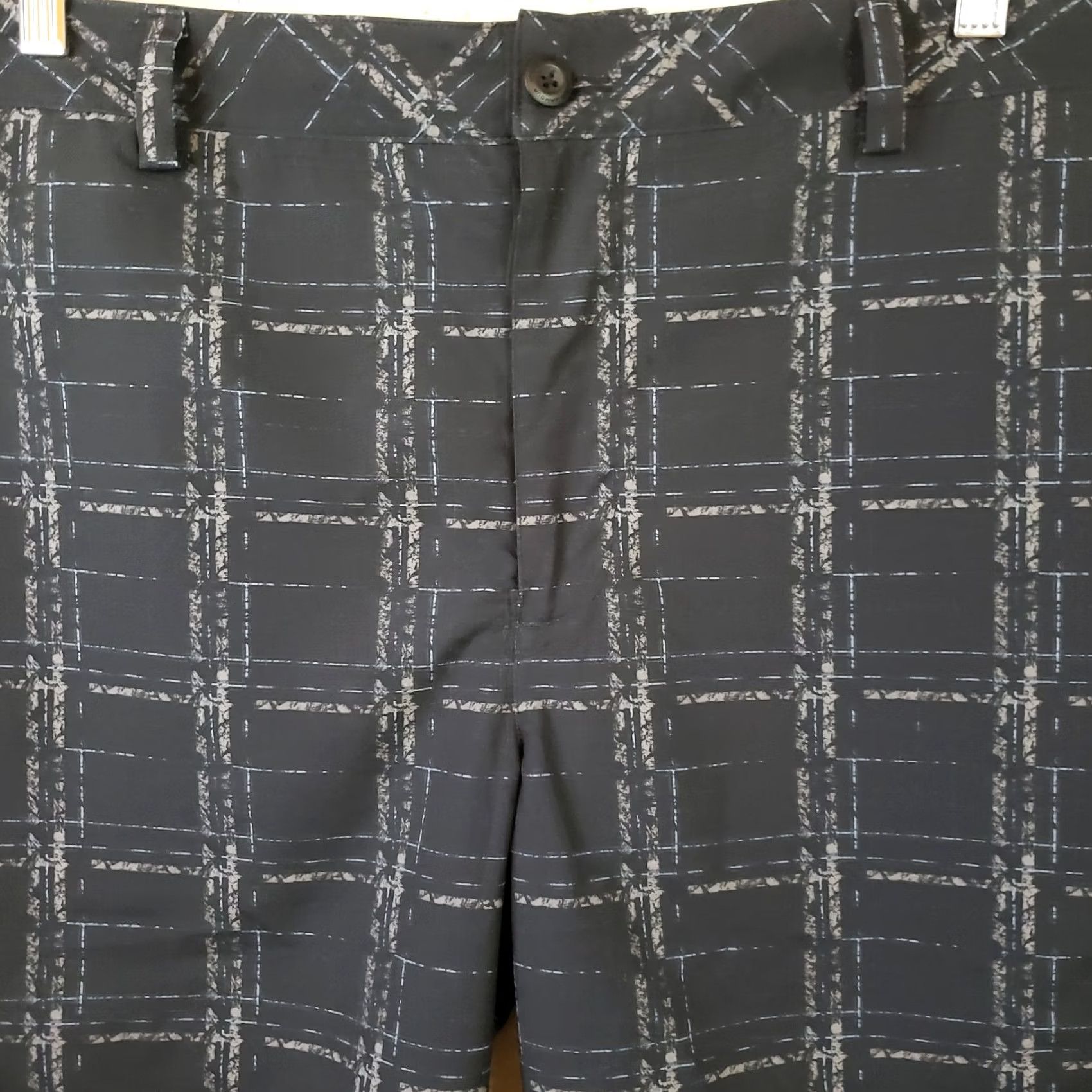 Under Armour Under Armour Shorts Mens 36 Black Gray Plaid 10" Inseam Golf Casual Chino Size US 36 / EU 52 - 3 Thumbnail