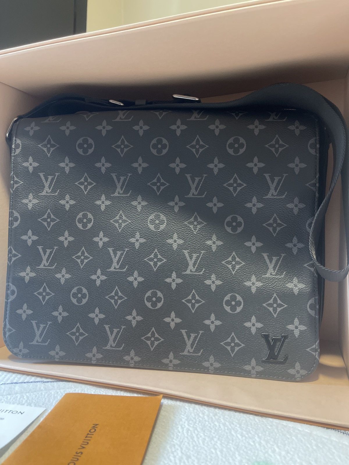 Louis Vuitton Louis Vuitton Messenger bag | Grailed