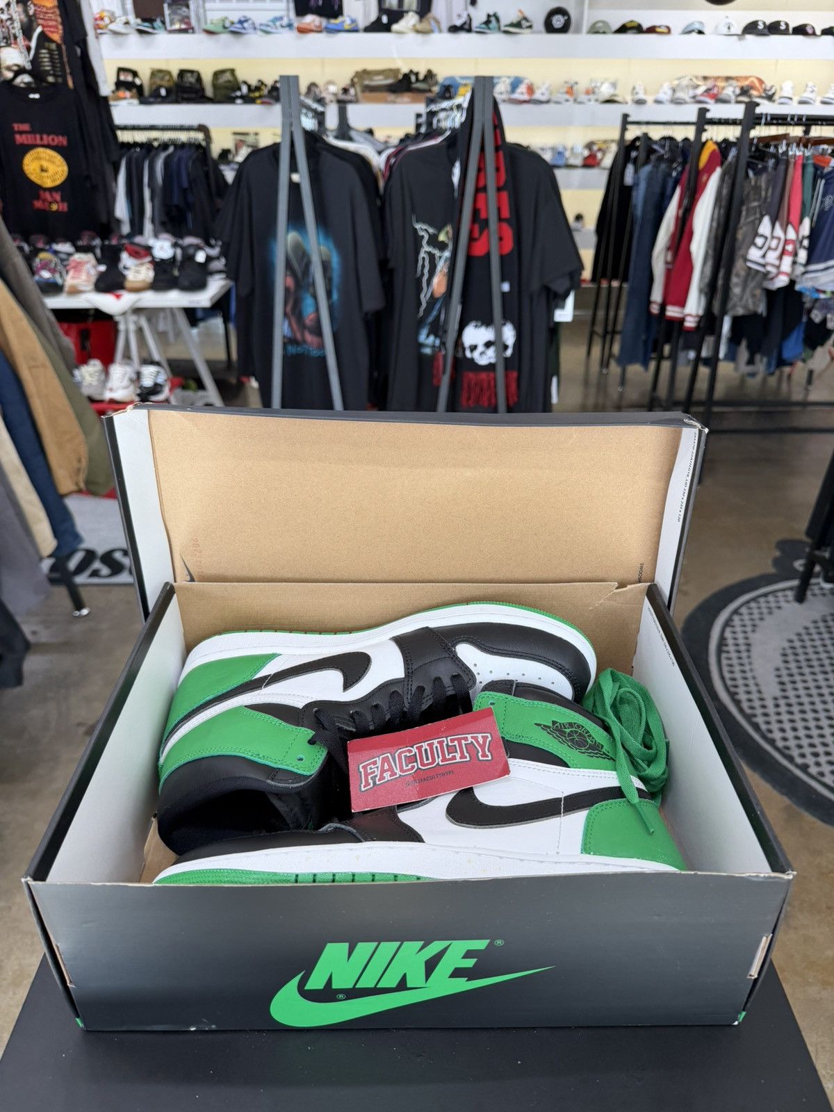 Jordan Brand Air Jordan 1 High Lucky Green Size 9 (2023) Size US 9 / EU 42 - 12 Thumbnail