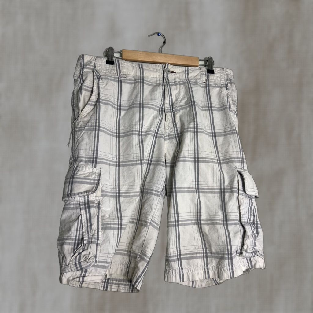 Tommy Bahama Cargo Shorts Men's Gray Plaid 34x12 Pima Cotton Relaxed Regular Size 34 Distinctive Cargo Style
