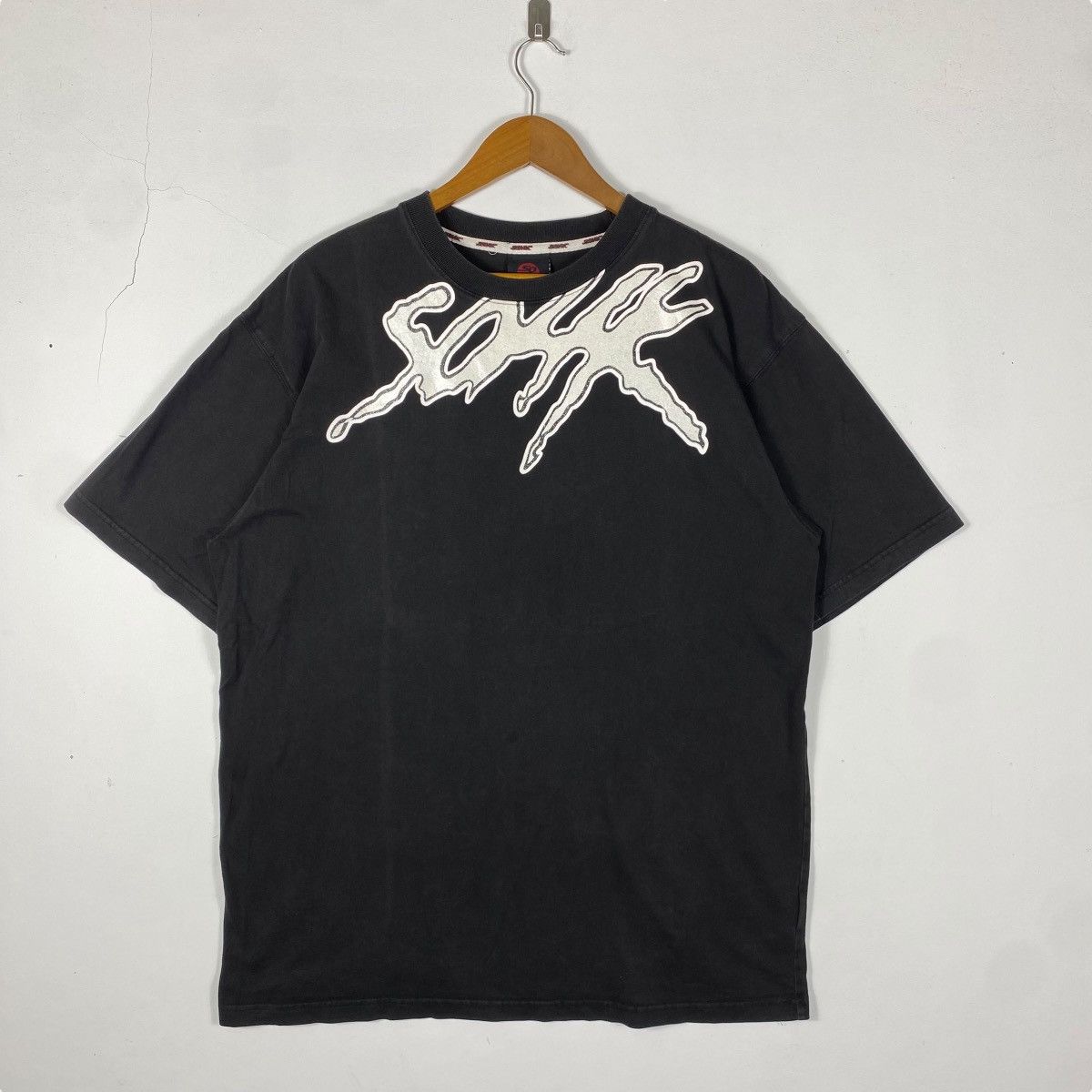 Vintage Vintage 90's SCHOOL Of HARD KNOCKS Sohk Dj Turn Tables Tee Size US L / EU 52-54 / 3 - 4 Thumbnail