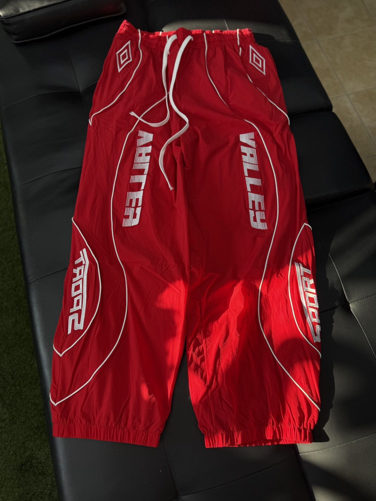 Valley Red Baggy Shorts Brand New Size L (NEW)