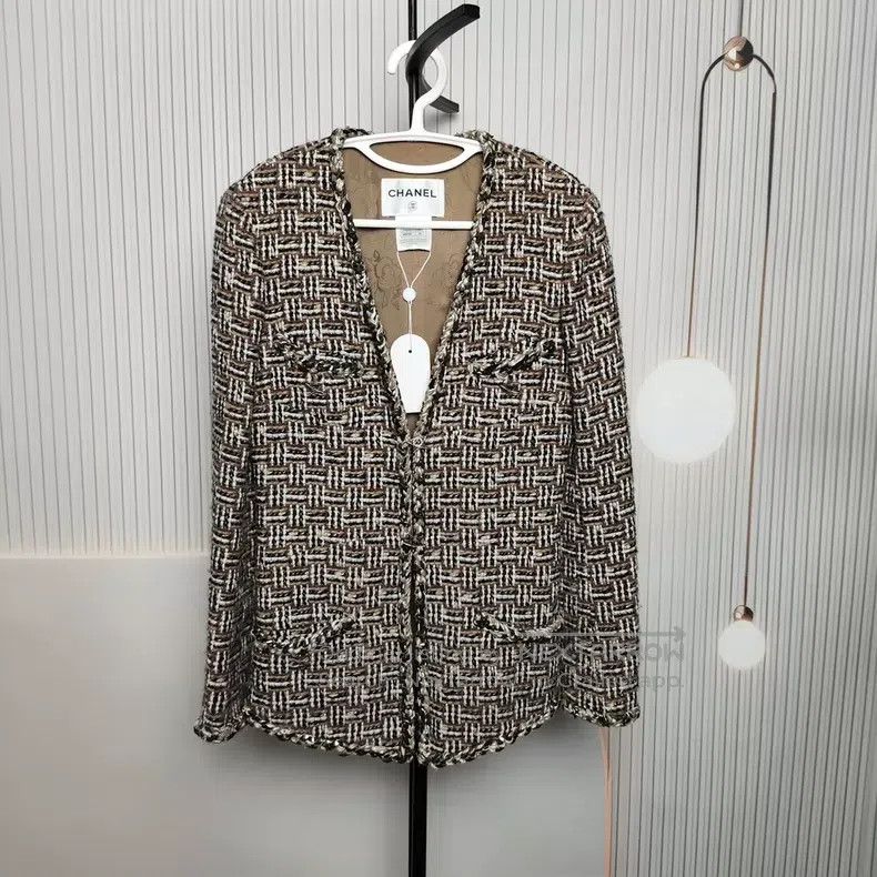 Chanel Chanel Dallas series white gold colour-blocked tweed coat Size XS / US 0-2 / IT 36-38 - 1 Thumbnail