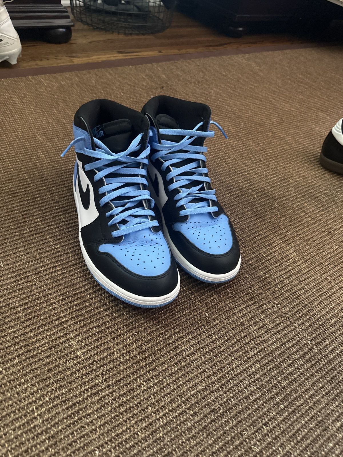 Jordan Brand × Nike Jordan 1 UNC toe Size 12 Size US 13 / EU 46 - 3 Thumbnail