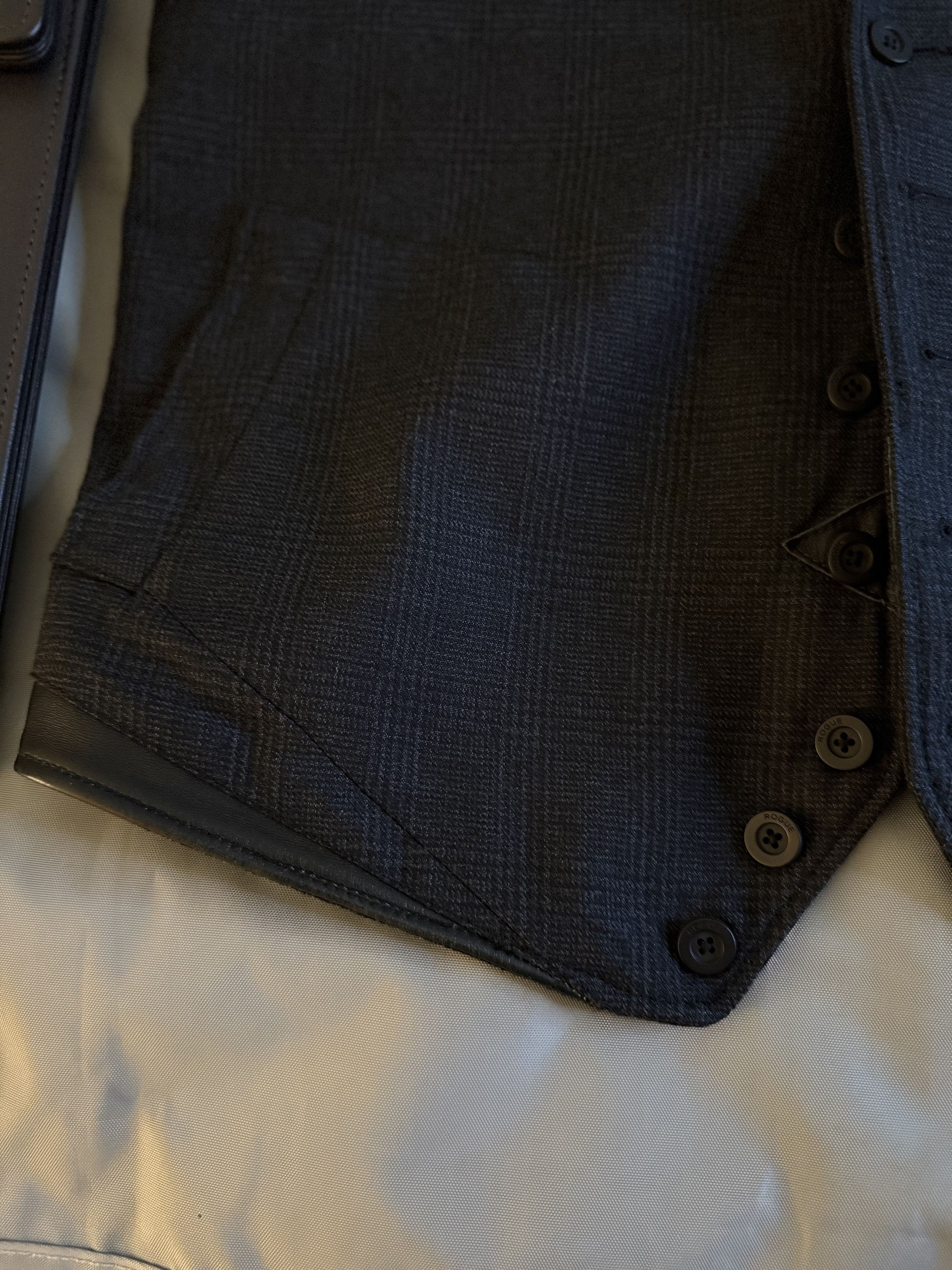 Rogue Effortless Cool ROGUE Leather Accent Vest, Badass Details Size 40R - 15 Thumbnail