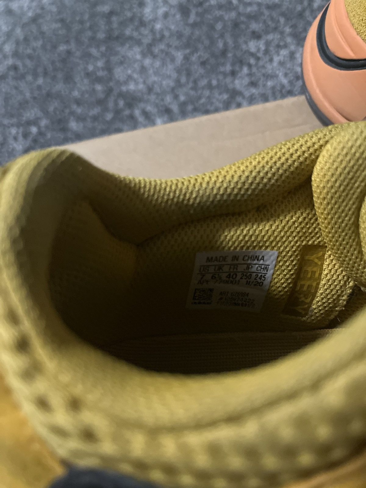 Kanye West × Yeezy Yeezy boost 700 Size US 7 / EU 40 - 6 Thumbnail