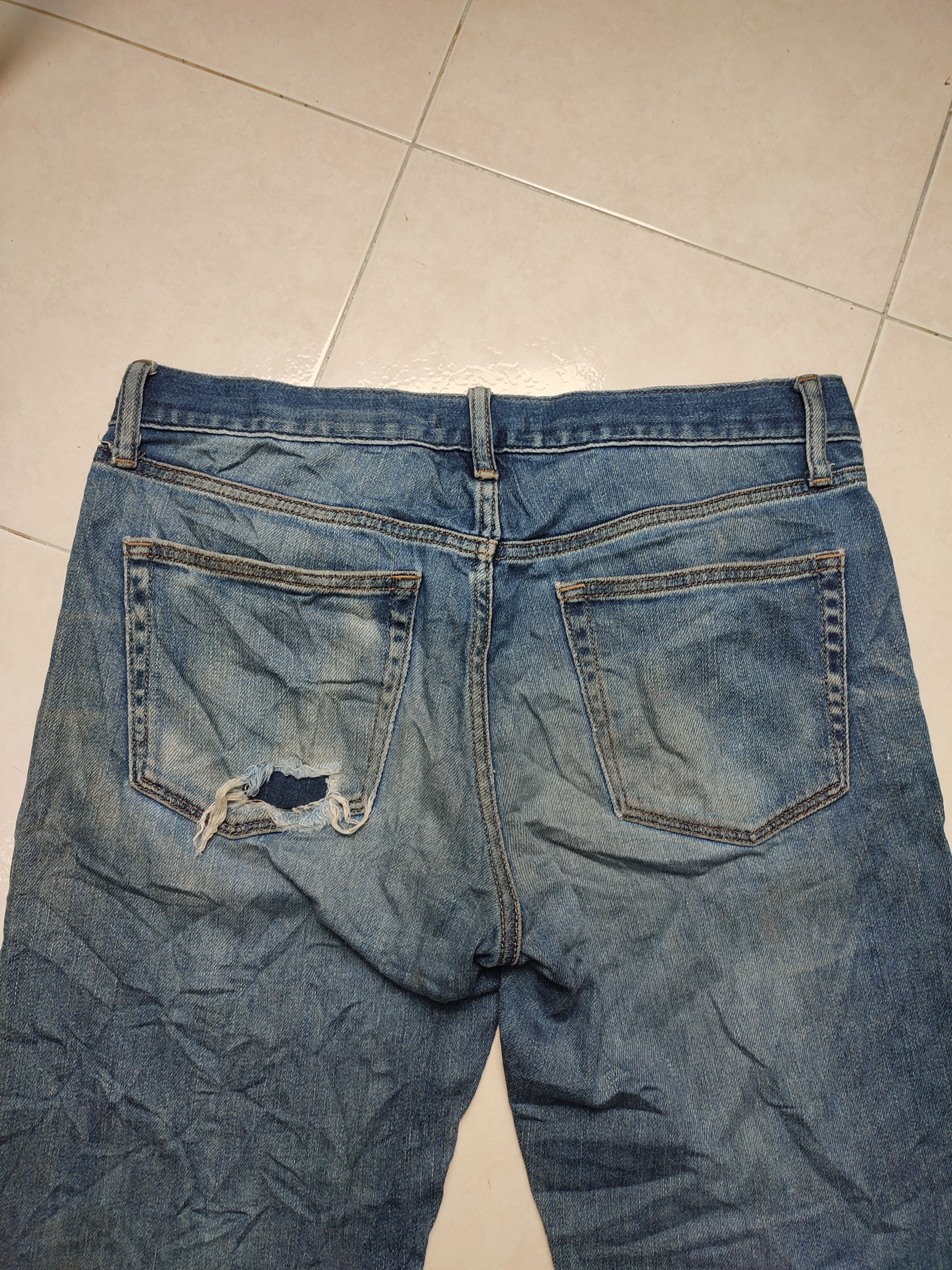 Uniqlo Crazy Vintage Uniqlo Distressed Jeans Size US 33 - 11 Thumbnail