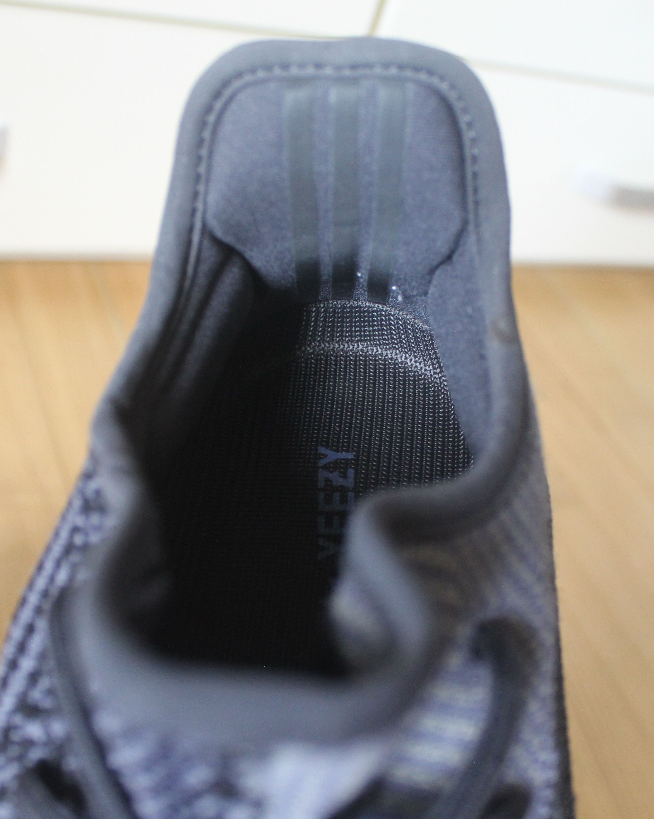 Adidas Yeezy Boost 350 V2 Carbon FZ5000 Size US 9 / EU 42 - 11 Thumbnail