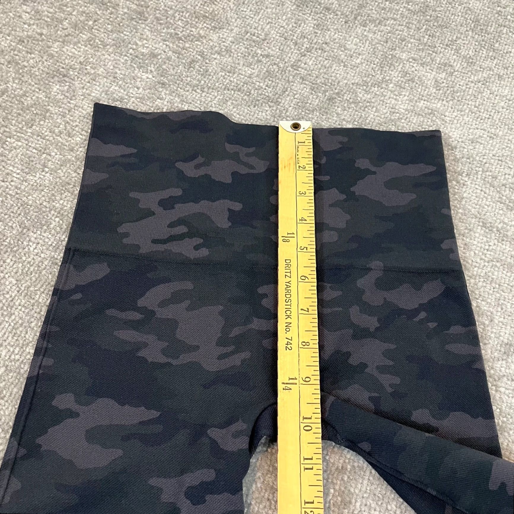 Spanx Spanx Leggings Womens Medium 24" Gray Green Camouflage Capri Gym Compression Size 32" / US 10 / IT 46 - 6 Thumbnail