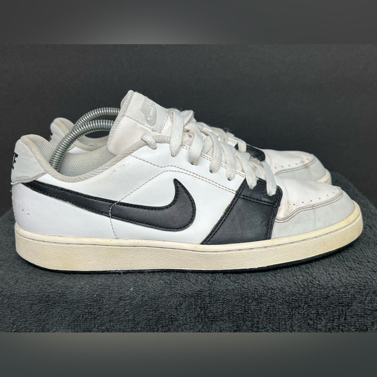 Nike Nike Backboard Low Mens Size 9 378336-128 SIZE 9 Size US 9 / EU 42 - 1 Thumbnail