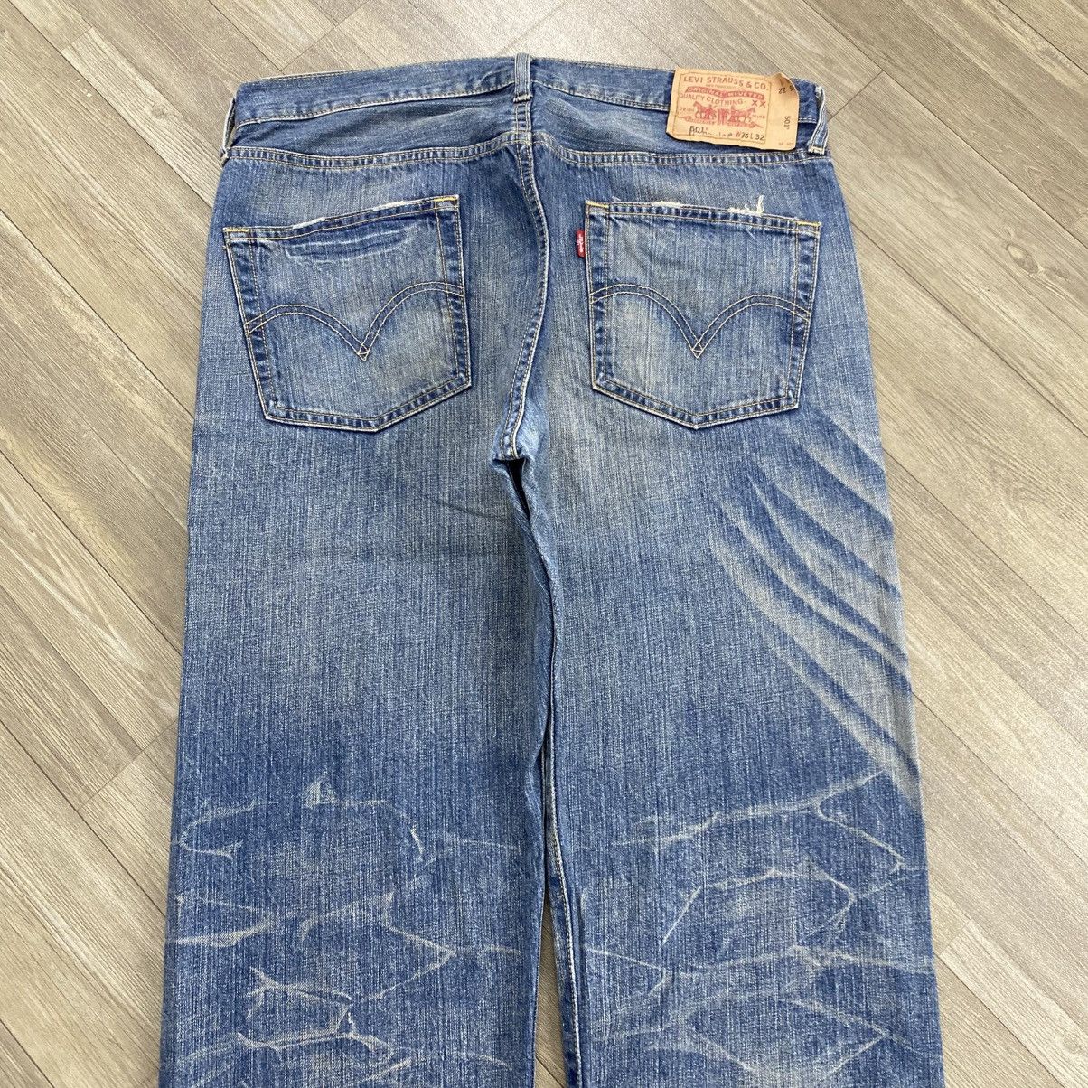 Levi's Vintage Clothing 1990s Vintage Levis 501 36x32 Distressed Faded Blue Jeans Size US 36 / EU 52 - 19 Thumbnail