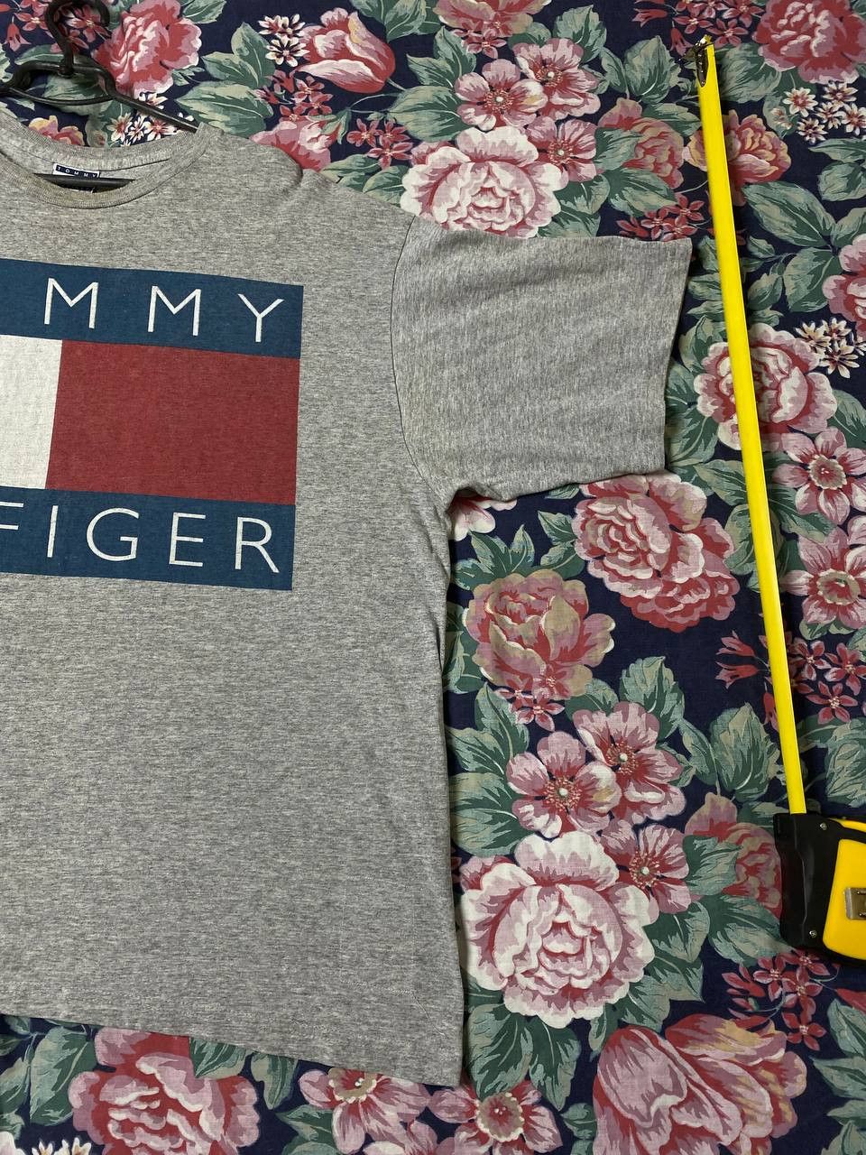 Tommy Hilfiger × Vintage Vintage Tommy Hilfiger center logo Flag Tee Size US XL / EU 56 / 4 - 13 Thumbnail