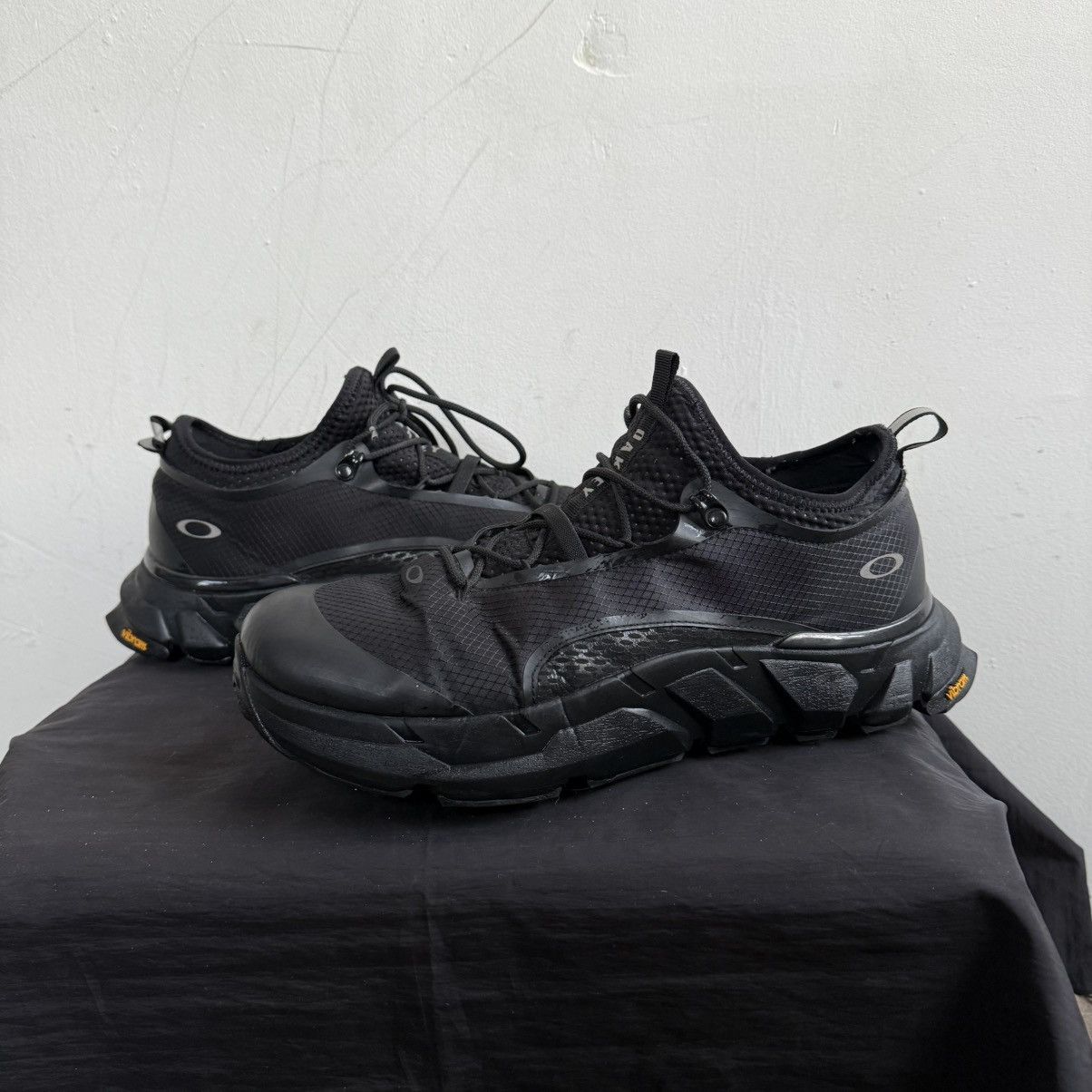 Oakley Oakley Triple Black Light Shield Trainers Size US 11 / EU 44 - 4 Thumbnail
