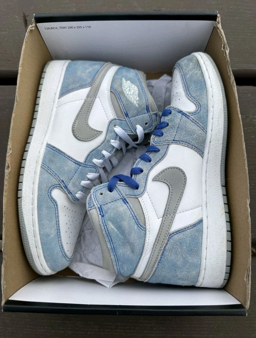 Jordan Brand Nike Air Jordan Retro 1 High OG GS Hyper Royal Size 6.5 Size US 6.5 / EU 39-40 - 1 Thumbnail