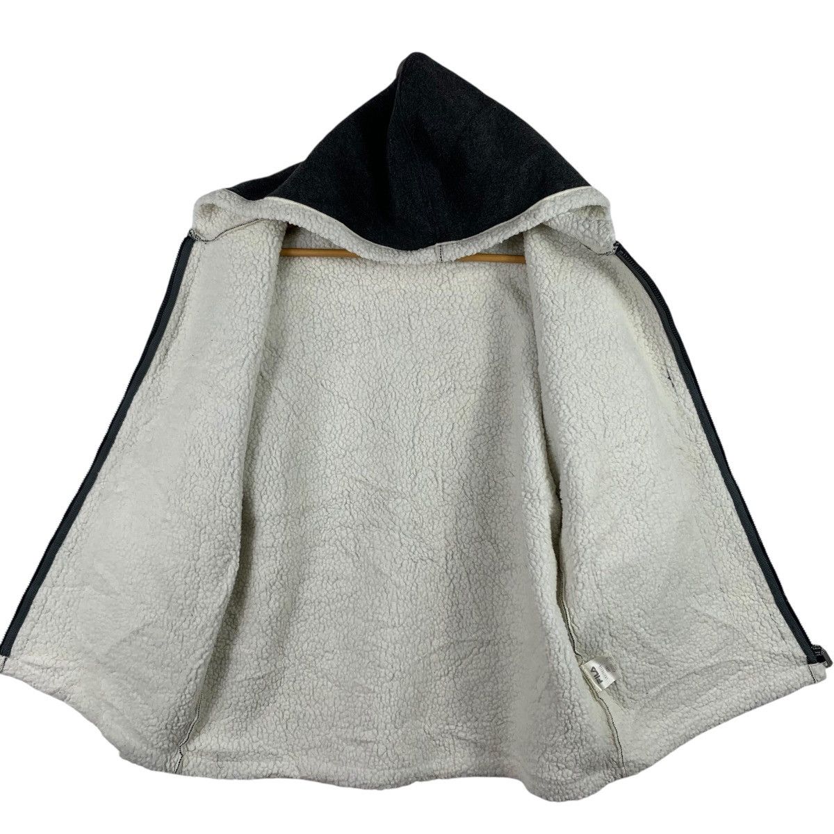 Fila Vintage FILA Deep Pile Sherpa Inside Full Zipper Hoodie Size US L / EU 52-54 / 3 - 2 Thumbnail