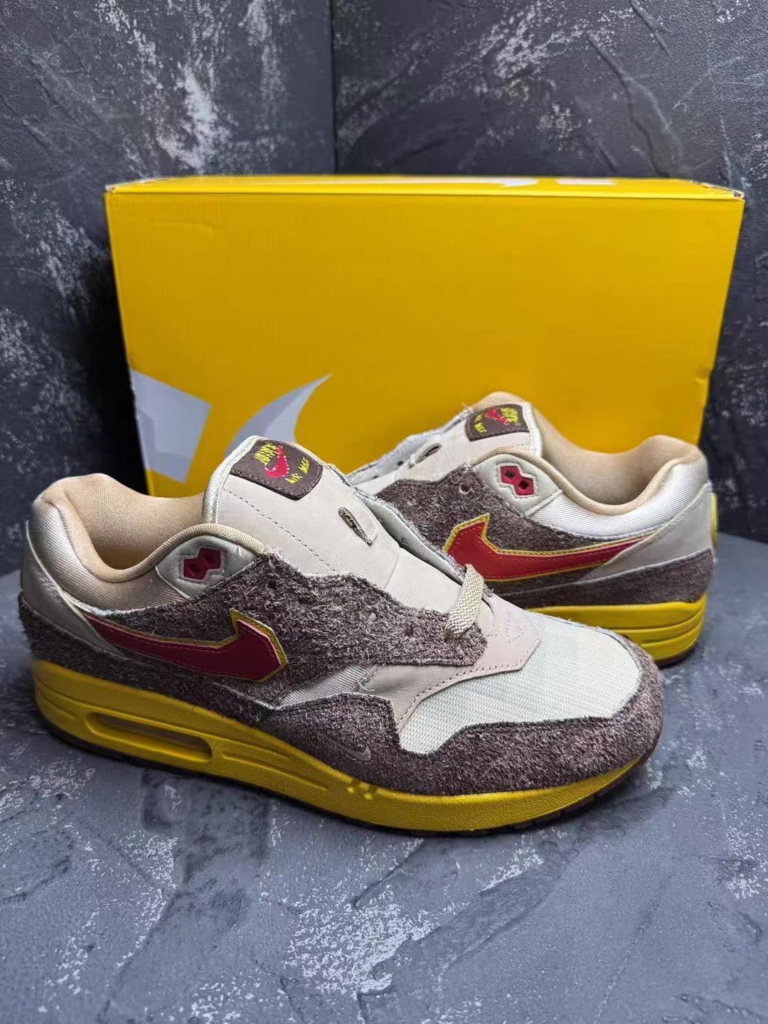 Nike Nike Air Max 1 x [Collaboration] King Kong Colorway Q10 Size US 10 / EU 43 - 7 Thumbnail