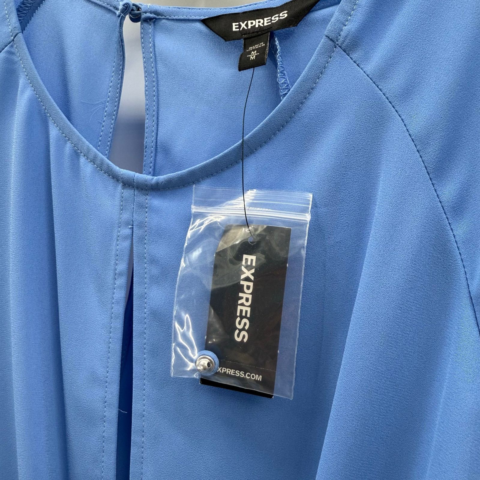 Express NWT Express Mock Wrap with Front Tie Long Keyhole Neckline Size M / US 6-8 / IT 42-44 - 7 Thumbnail