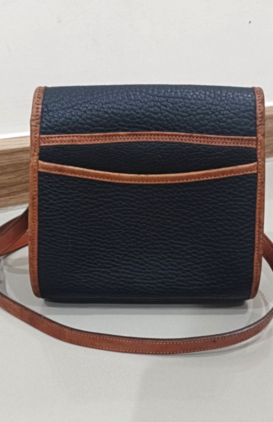 Vintage Dooney and Bourke: Essex crossbody