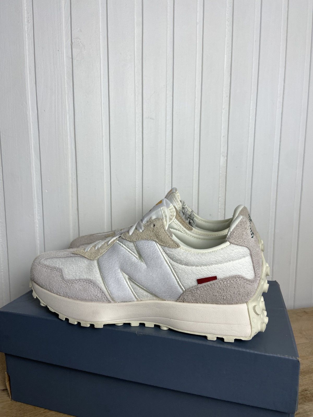 New Balance New Balance 327 "Beige Timberwolf" New Authentic 10US Size US 10 / EU 43 - 7 Thumbnail