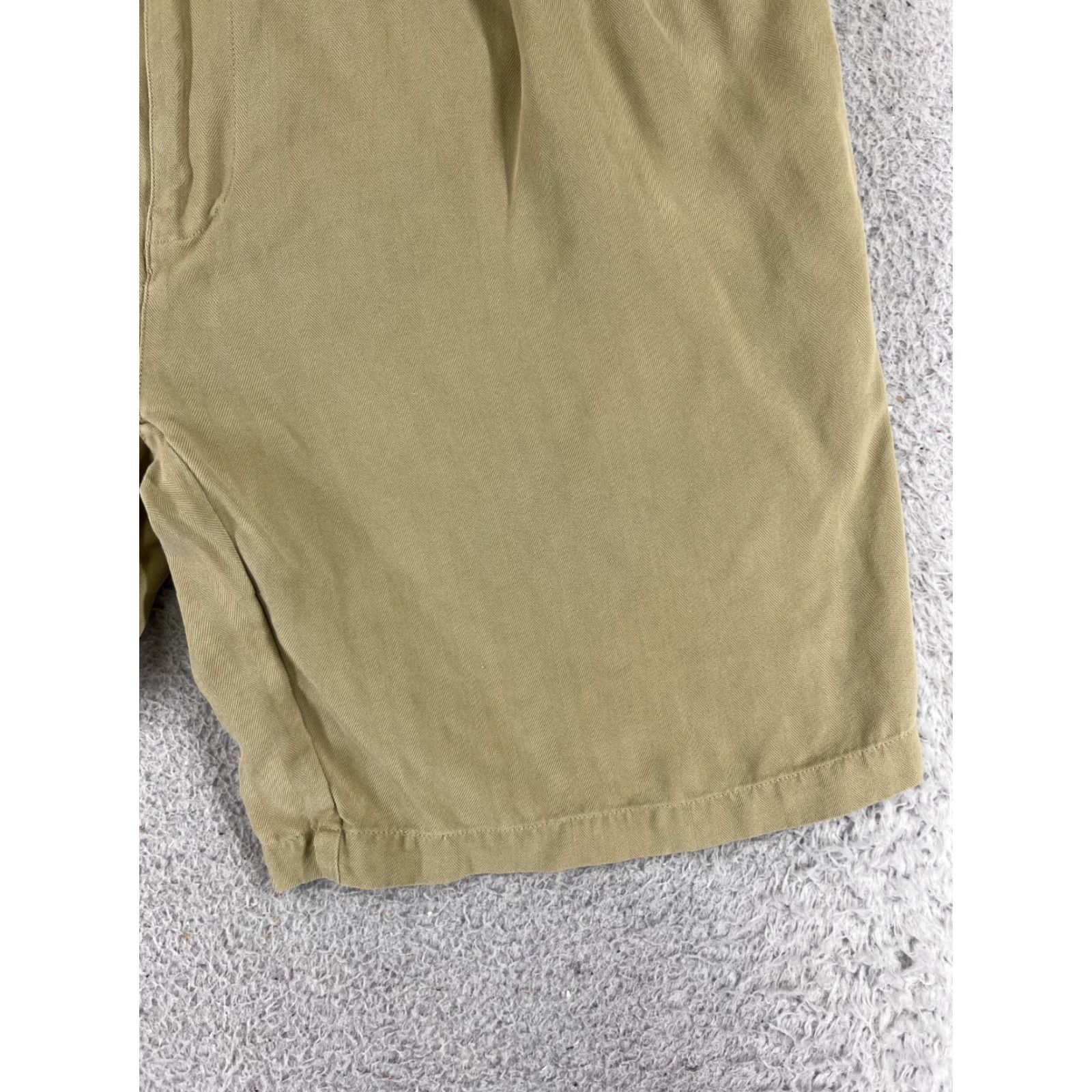 Tommy Bahama Tommy Bahama Shorts Men 38 Beige Pleated Bermuda Silk Blend Casual Cargo Pockets 9in Inseam Beach Aloha Mens Size US 38 / EU 54 - 2 Thumbnail