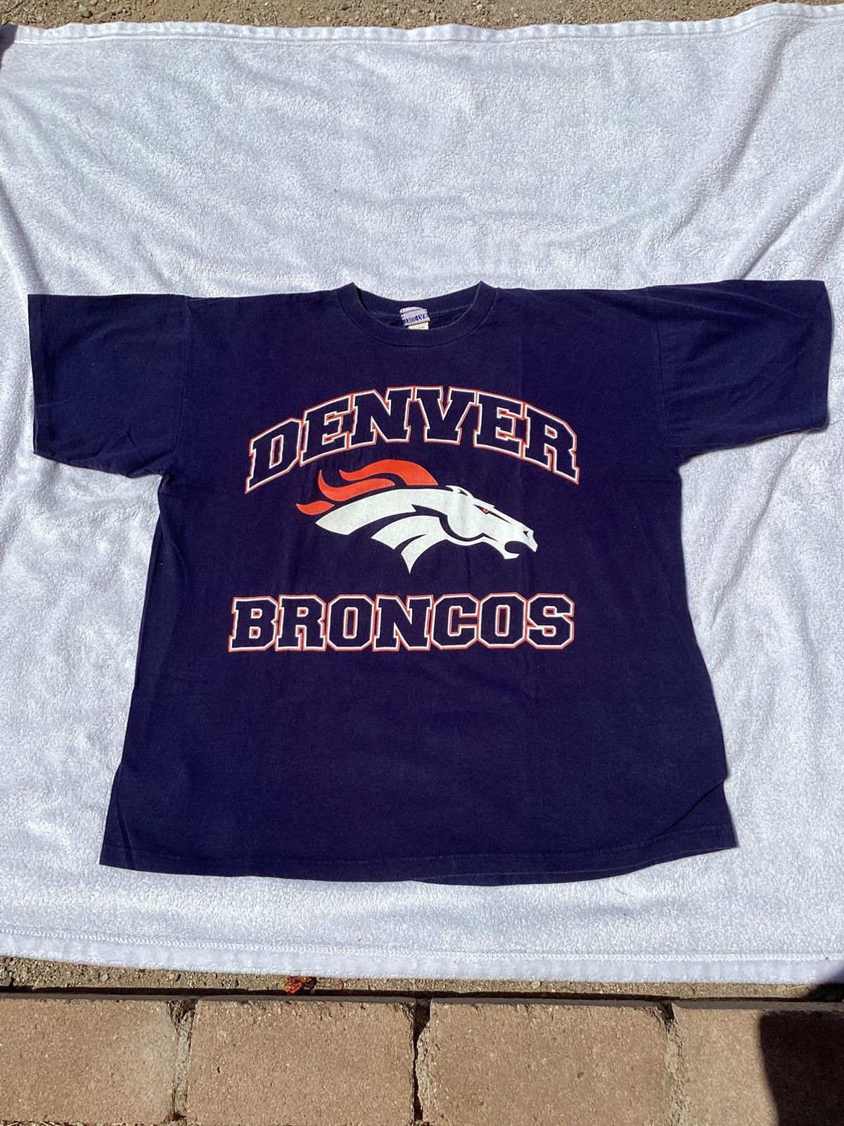 NFL Vtg 90s NFL Denver Broncos large logo, graphic USA made Tee Size US XL / EU 56 / 4 - 1 Thumbnail