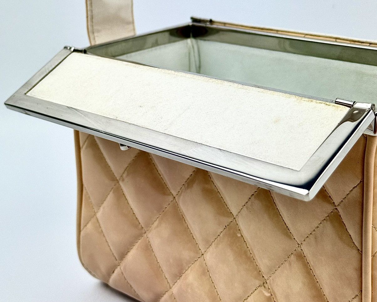 Chanel Chanel - SS/96 - Creme - Quilted - Patent - Runway - Box Bag Size ONE SIZE - 11 Thumbnail