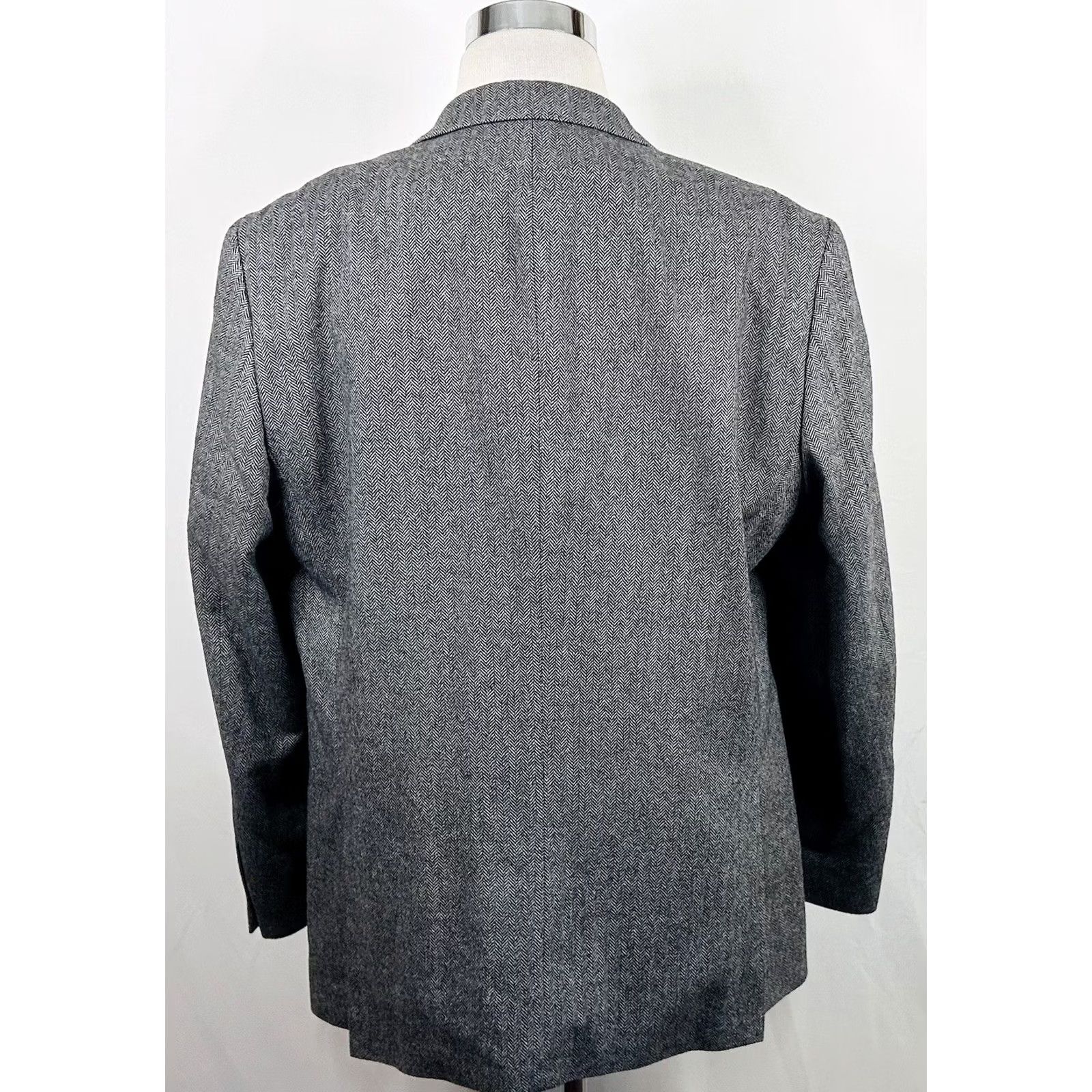 Tommy Hilfiger Tommy Hilfiger Sport Coat Wool Blend Herringbone Two Button Double Vented 46L Gray Mens Regular Long Jacket Coat Size US XS / EU 42 / 0 - 6 Thumbnail